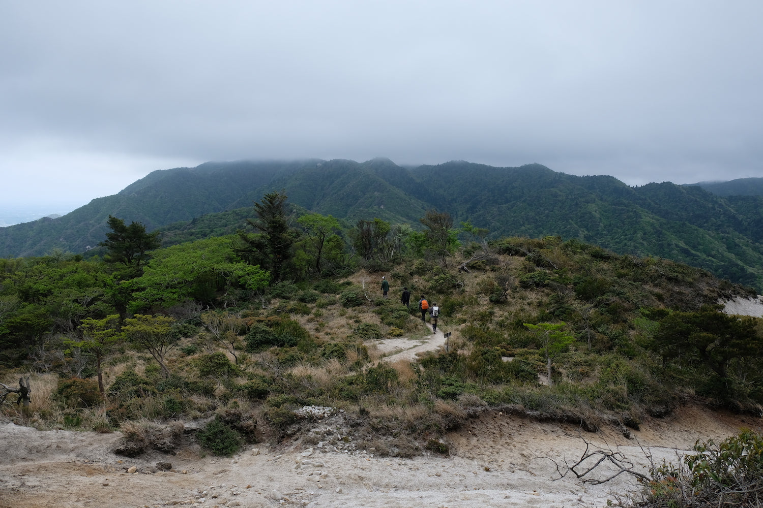 【RIDE & HIKE】天気は曇り、心は快晴。
