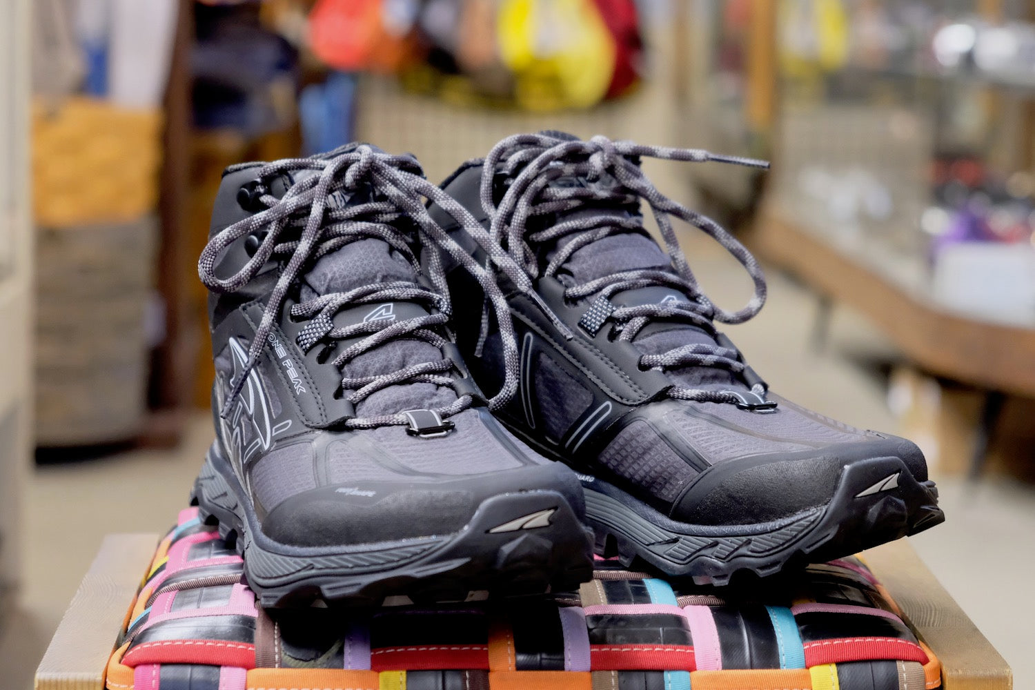 【ALTRA / Lone Peak 4.0 Mid RSM 】冷たい風も雨もシャットアウト