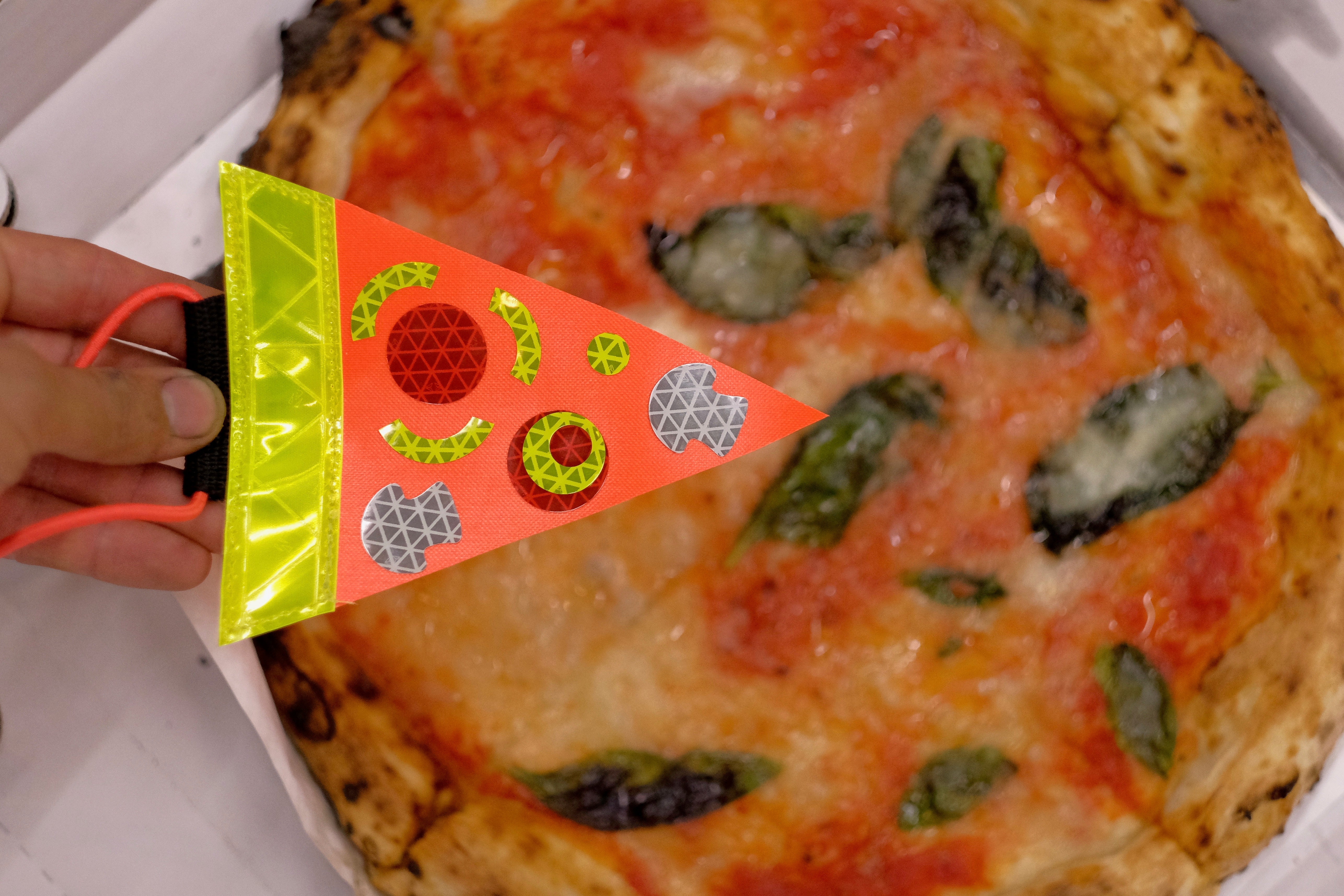 【SAFETY PIZZA】夜道も美味しく、安全に!