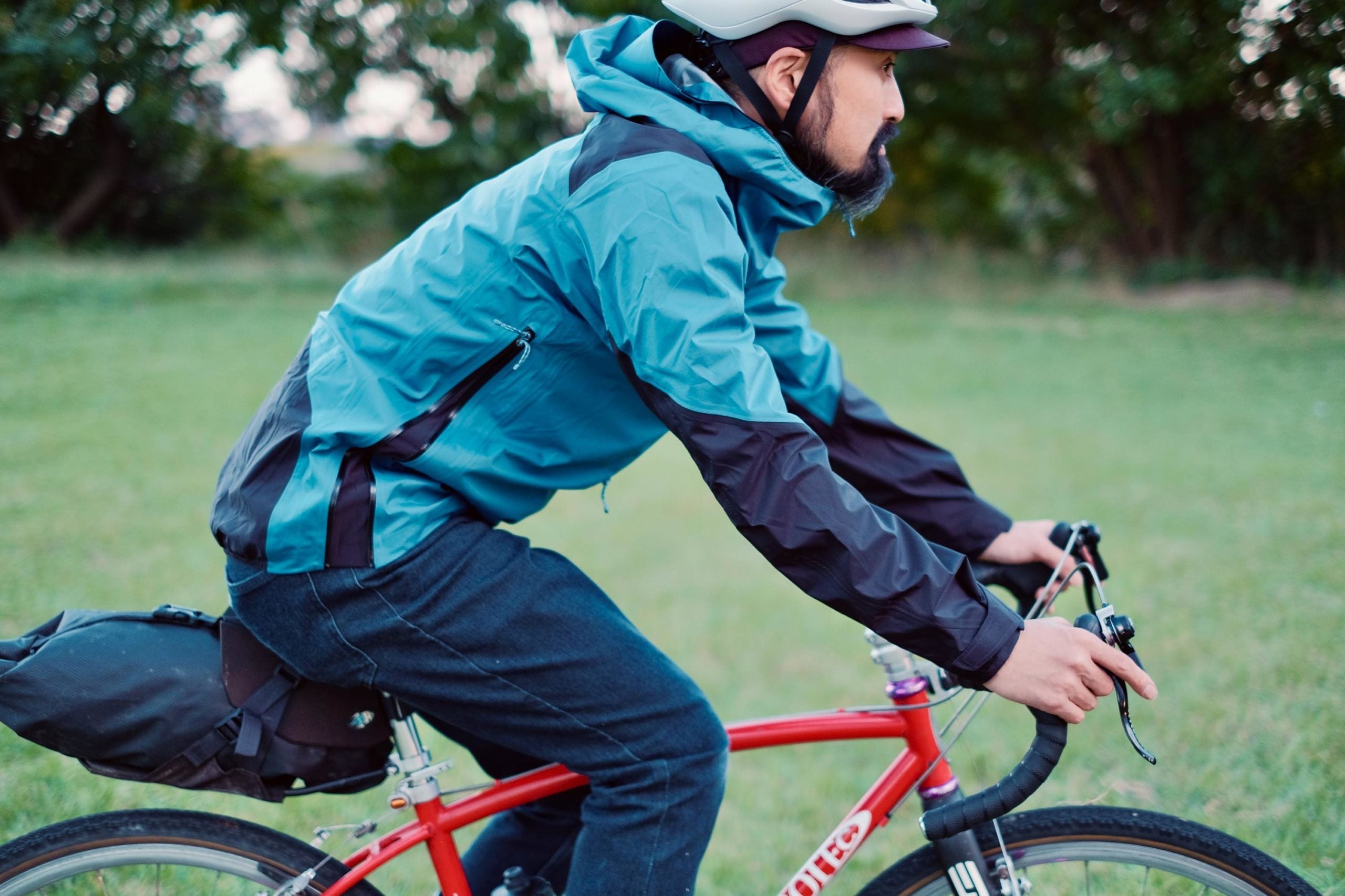 【PATAGONIA / M’s Dirt Roamer Storm Jacket】完全防水性を備えたマウンテンバイク・ツーリング仕様のジャケット