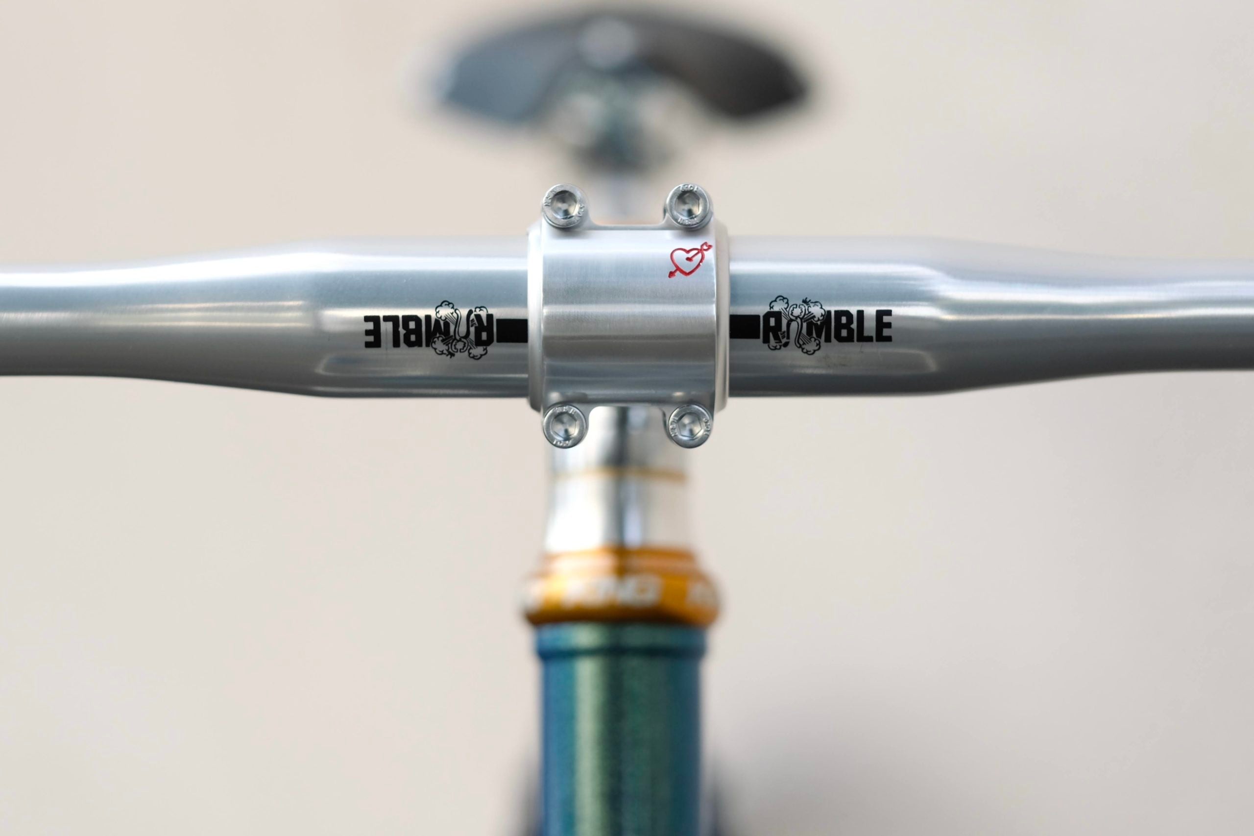 【WEB SHOP RECOMMEND】ユニークネスが光る SIMWORKS Ramble Bar 再入荷