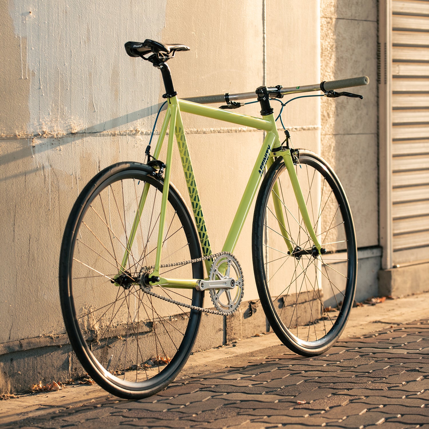 AFFINITY CYCLES Lo Pro Circles Original Complete Bike