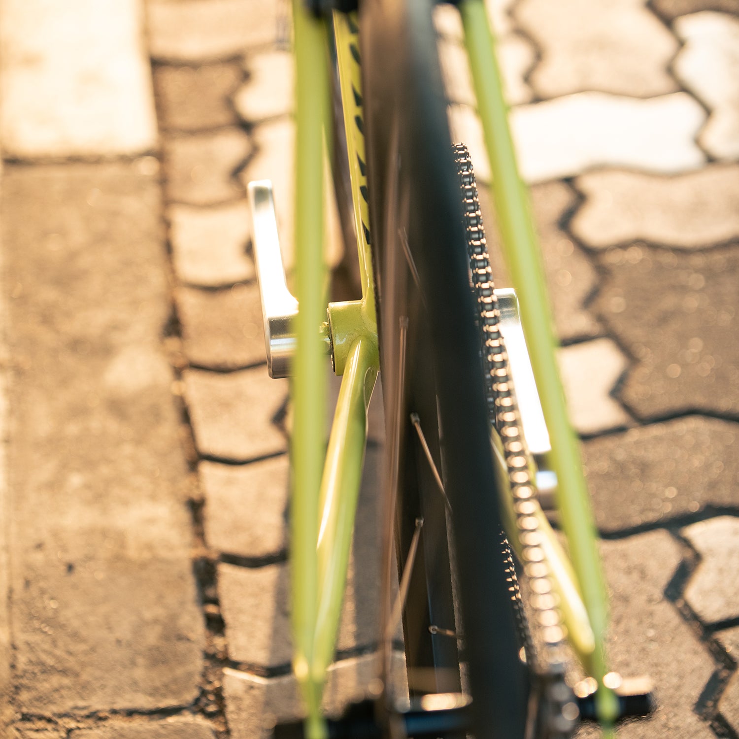 AFFINITY CYCLES Lo Pro Circles Original Complete Bike