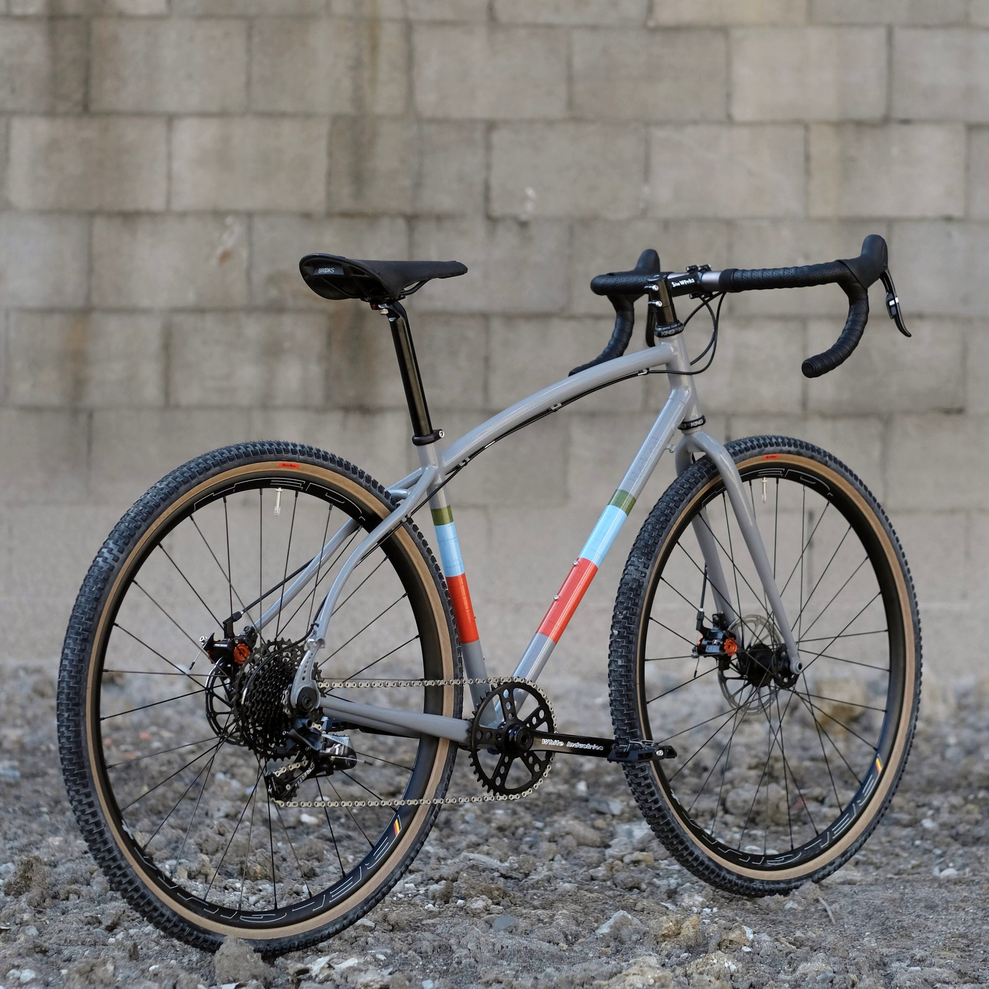 BRUCE GORDON Rock'n Road Tire