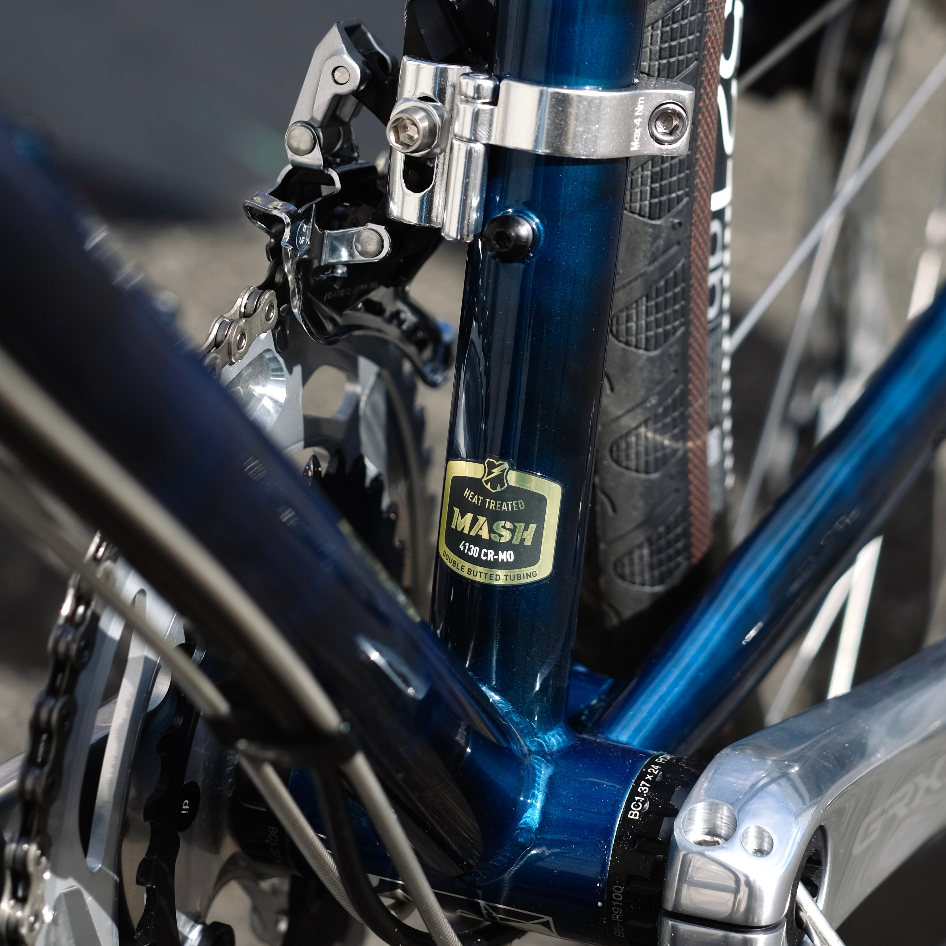 MASH All Road 2024 Navy Smoke Circles Original Complete Bike