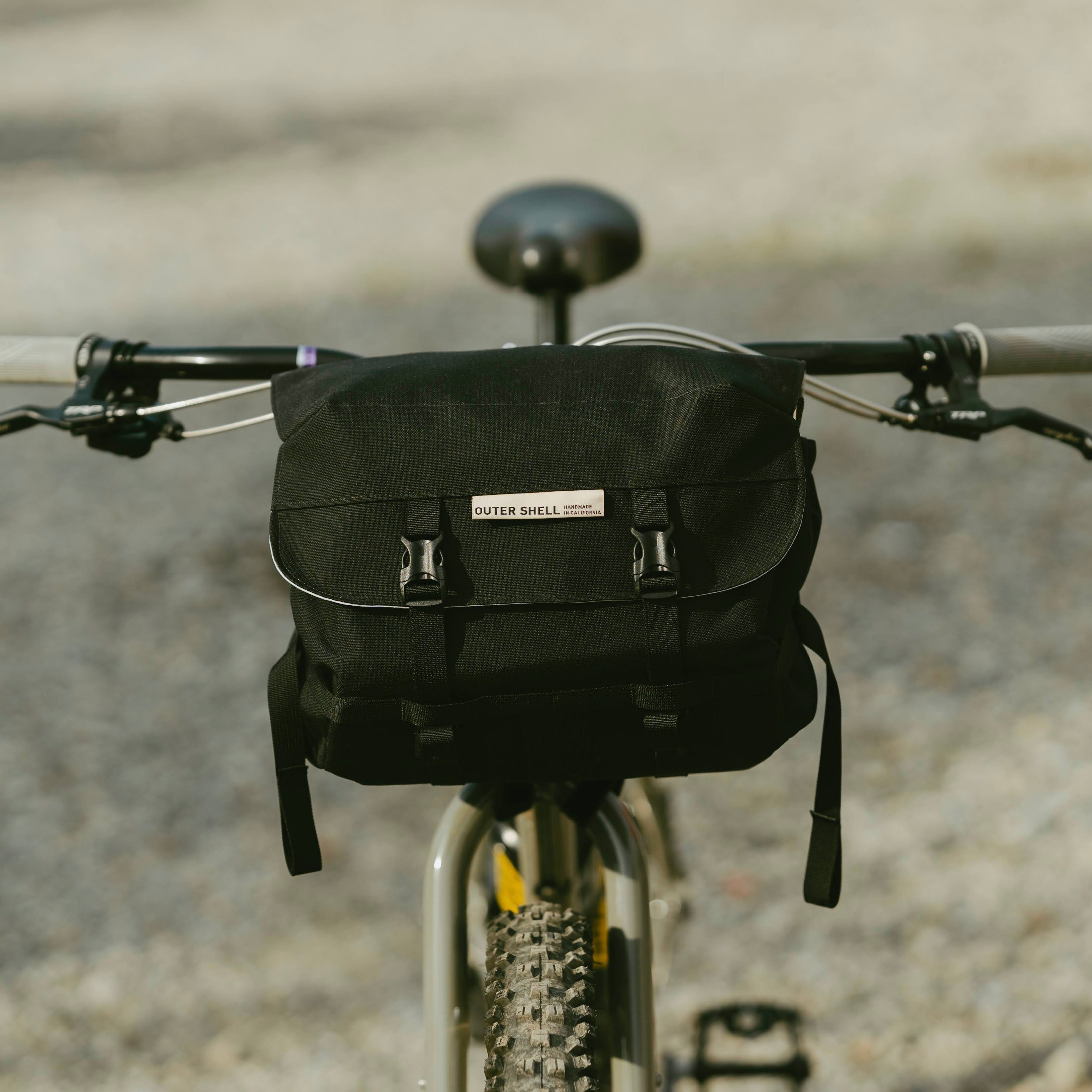 OUTER SHELL Mega Bar Bag