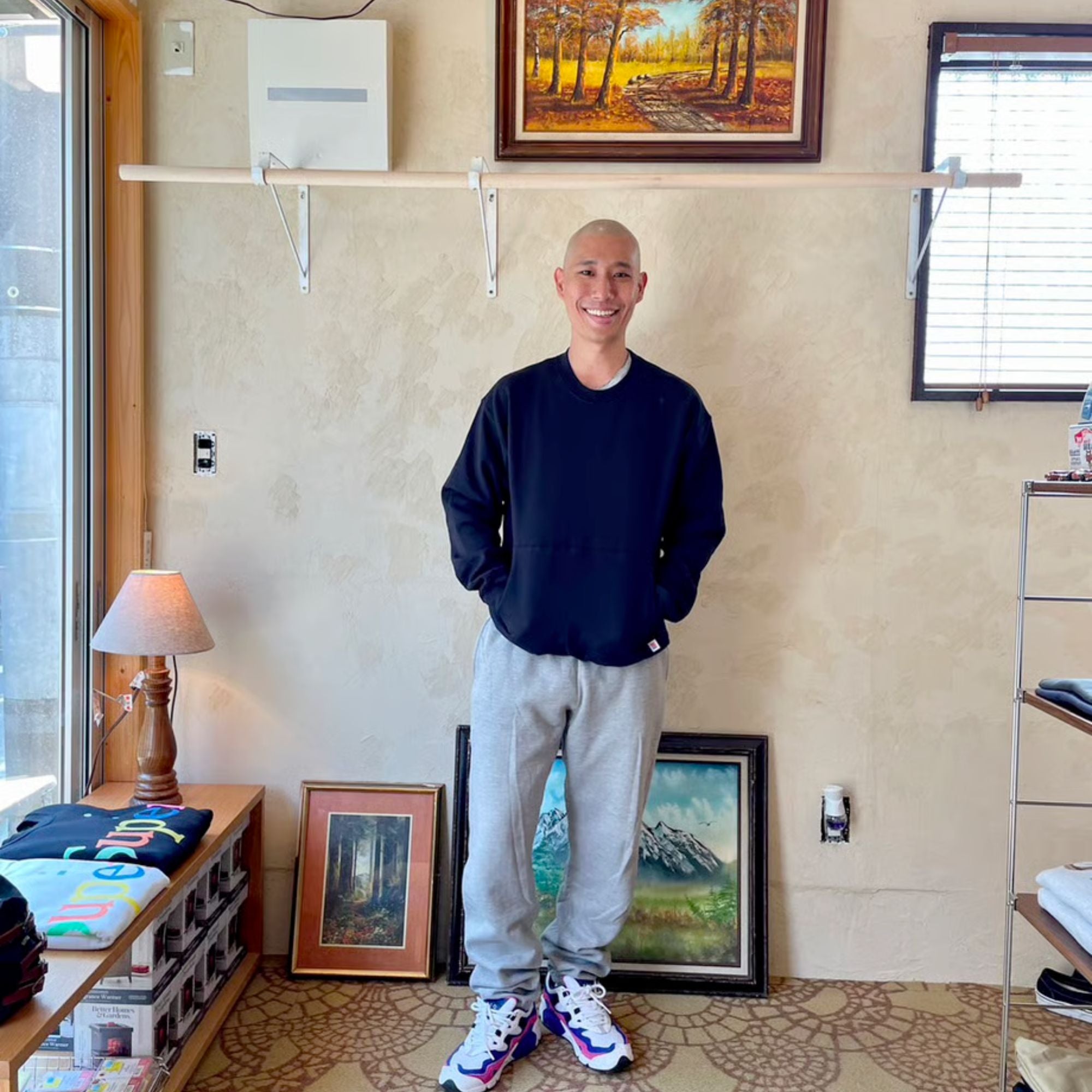 RELAX FIT Muff Pocket Crew Sweat