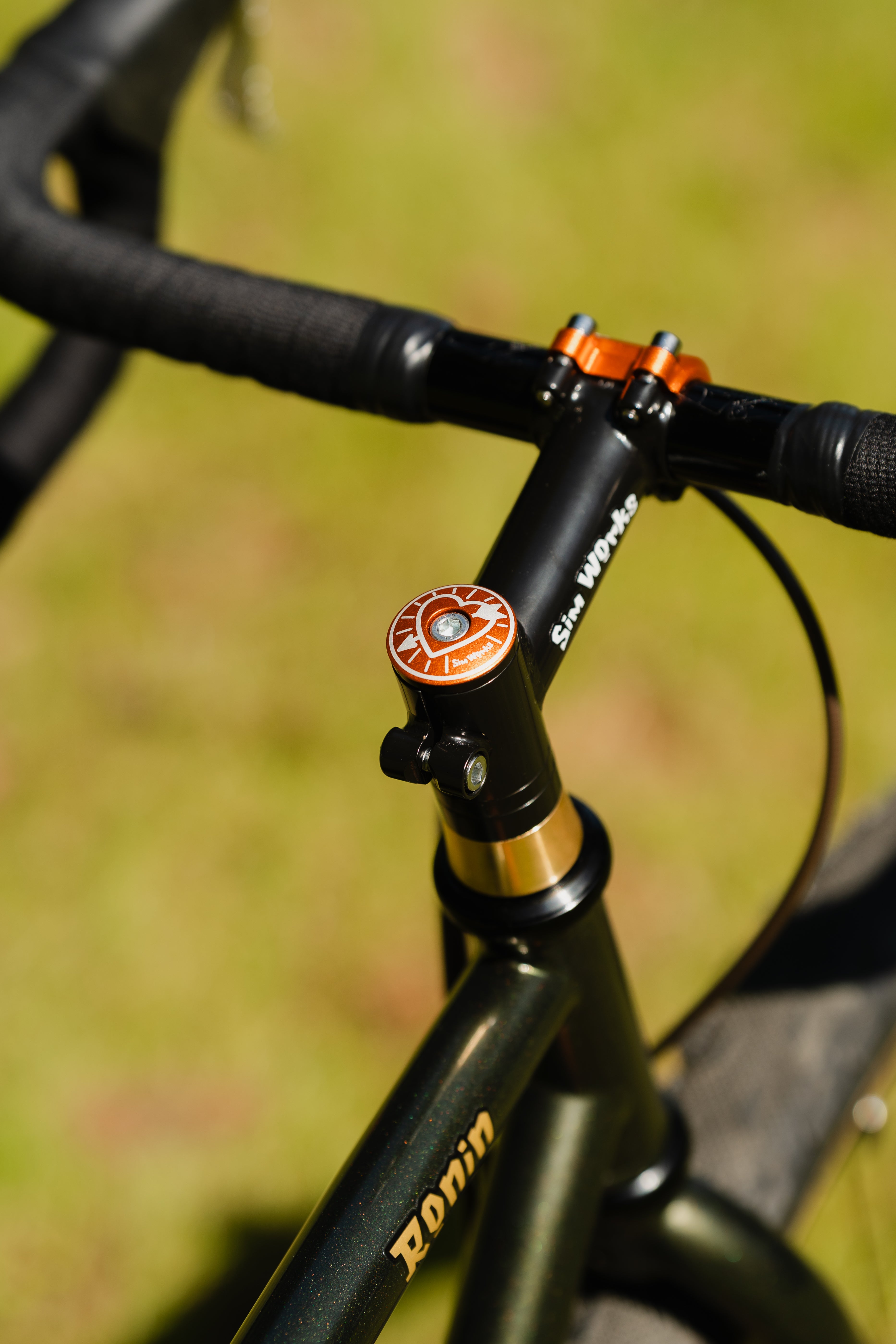 SIMWORKS Heart & Arrow Stem Cap - Sunrise 2026 Limited