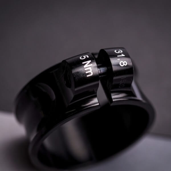 TUNE Schraubwurger Seatpost Clamp / Black