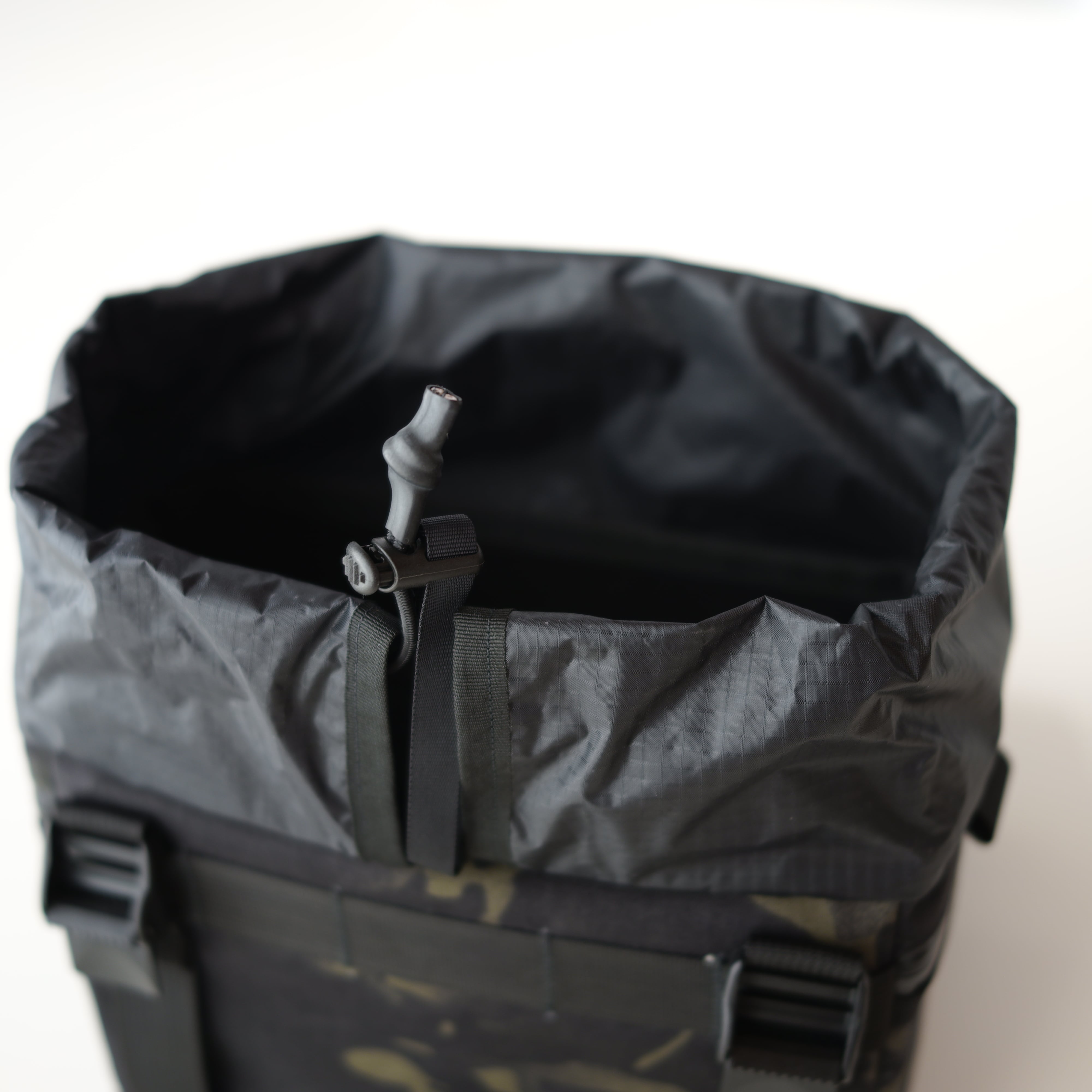 TADE QUI Cunningham Camera Bag