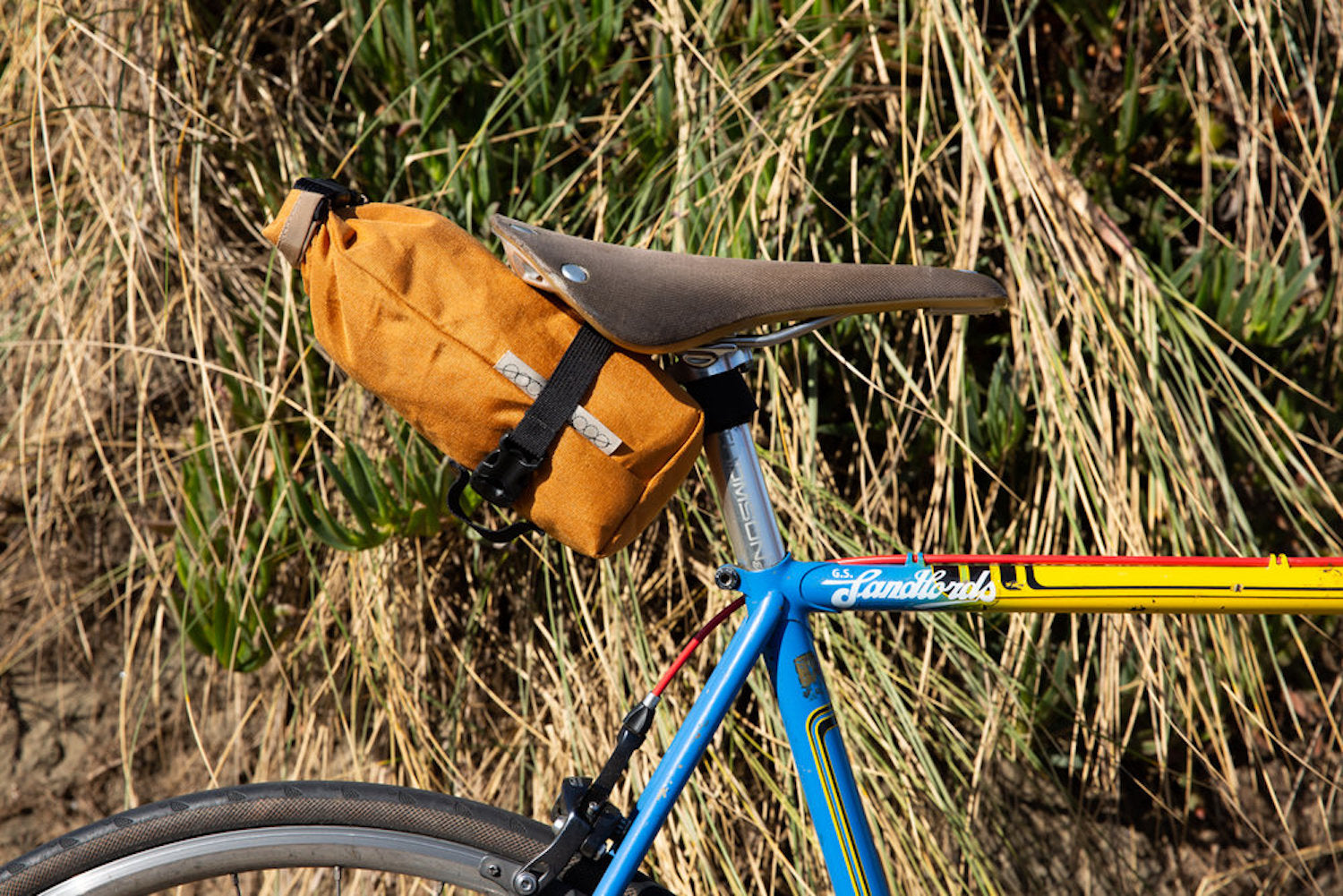 OUTER SHELL Rolltop Saddlebag