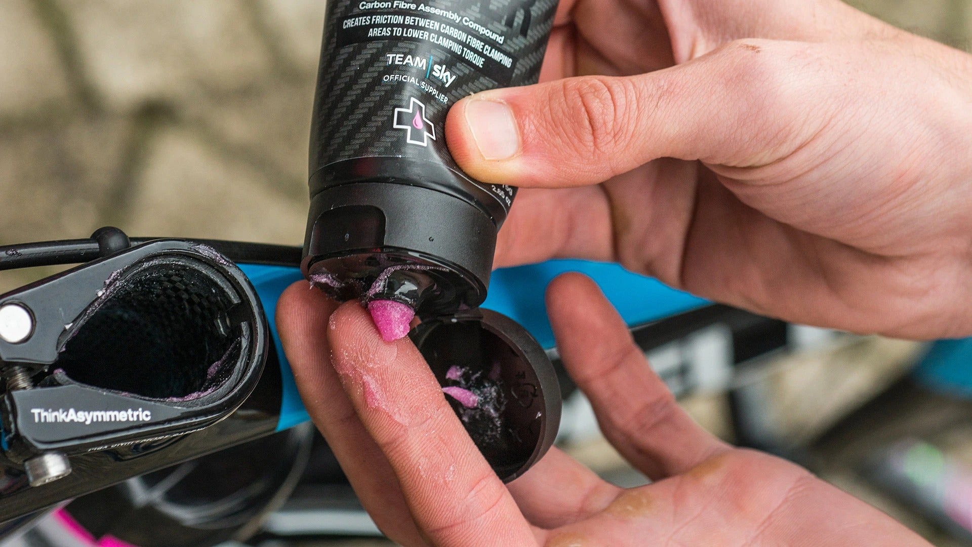 MUCOFF Carbon Gripper