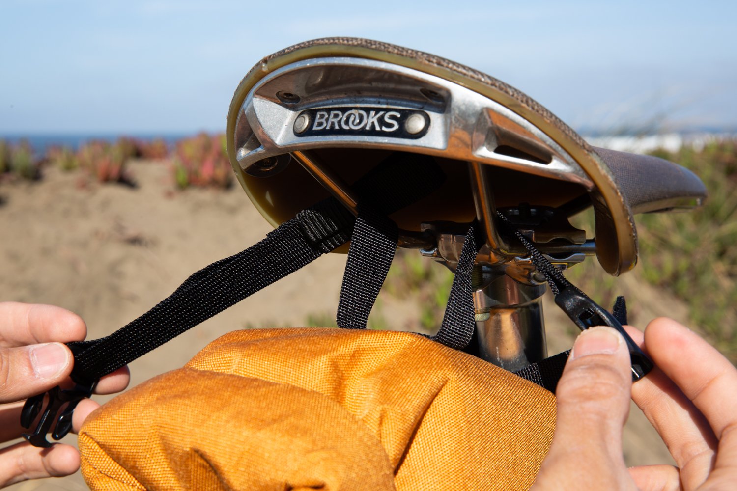 OUTER SHELL Rolltop Saddlebag