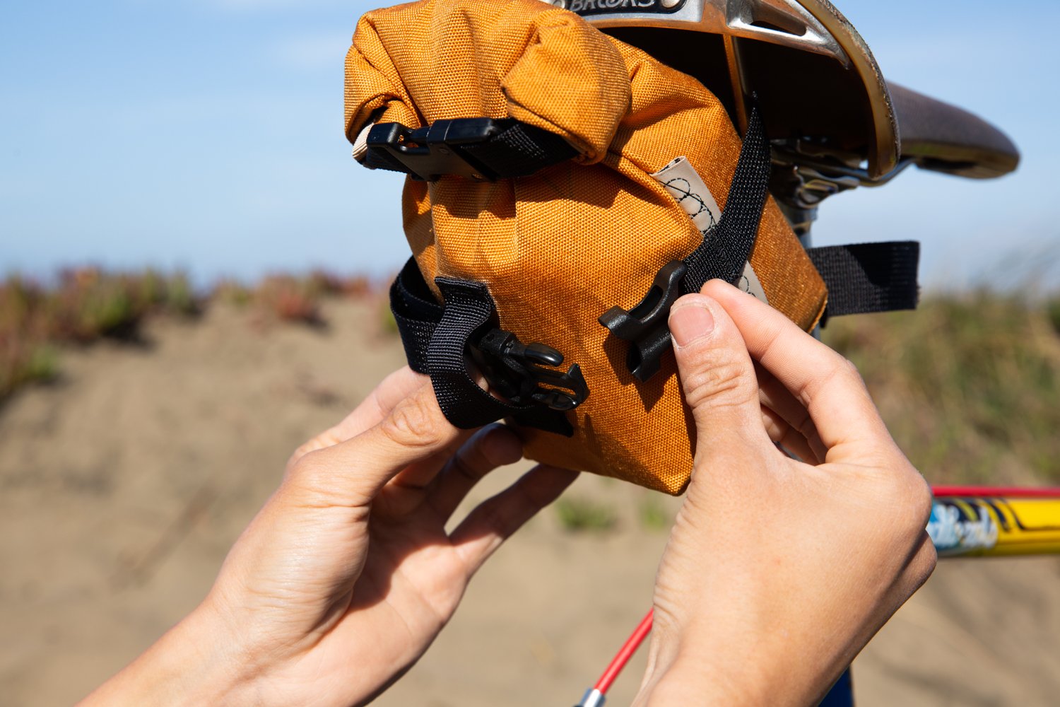 OUTER SHELL Rolltop Saddlebag