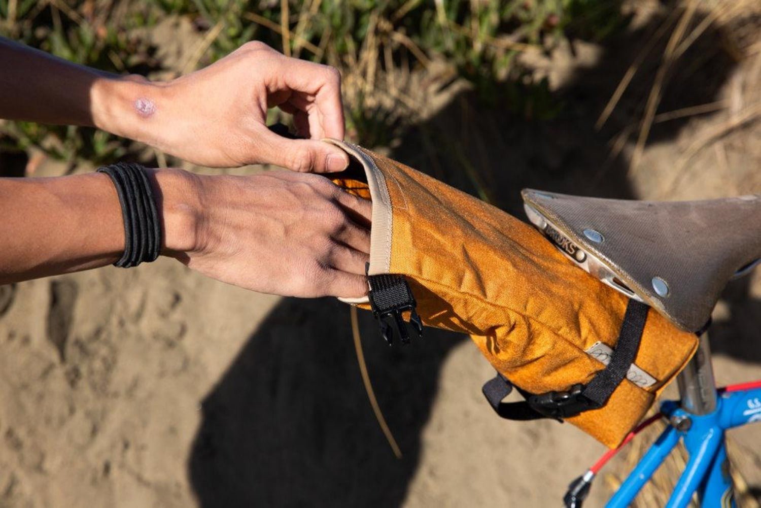 OUTER SHELL Rolltop Saddlebag