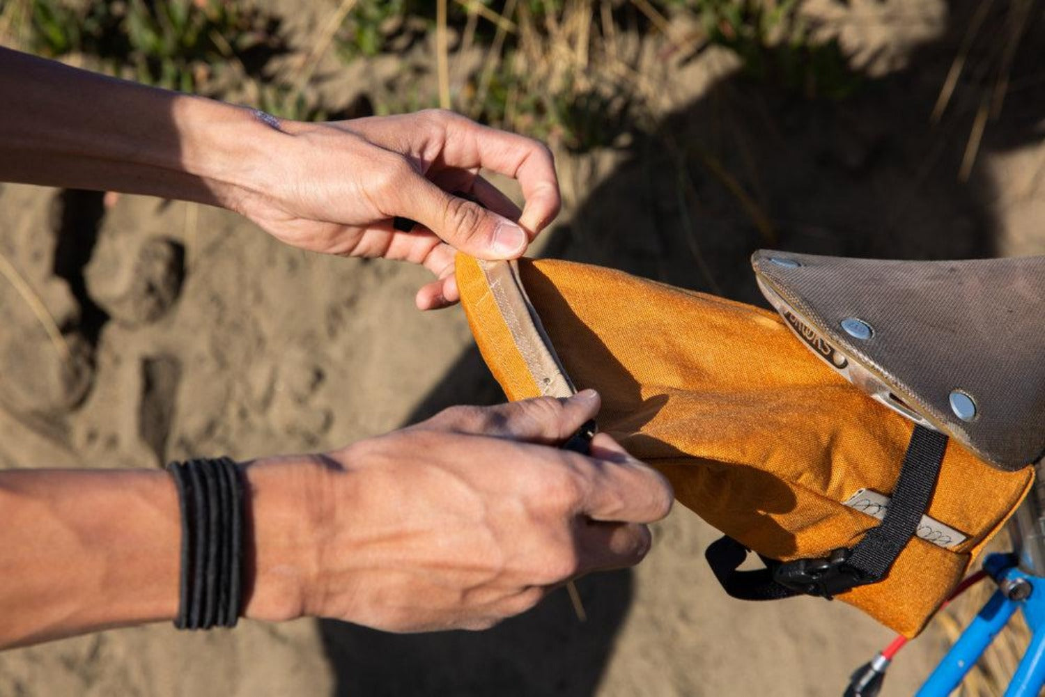 OUTER SHELL Rolltop Saddlebag