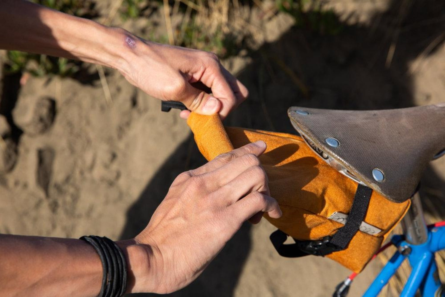 OUTER SHELL Rolltop Saddlebag