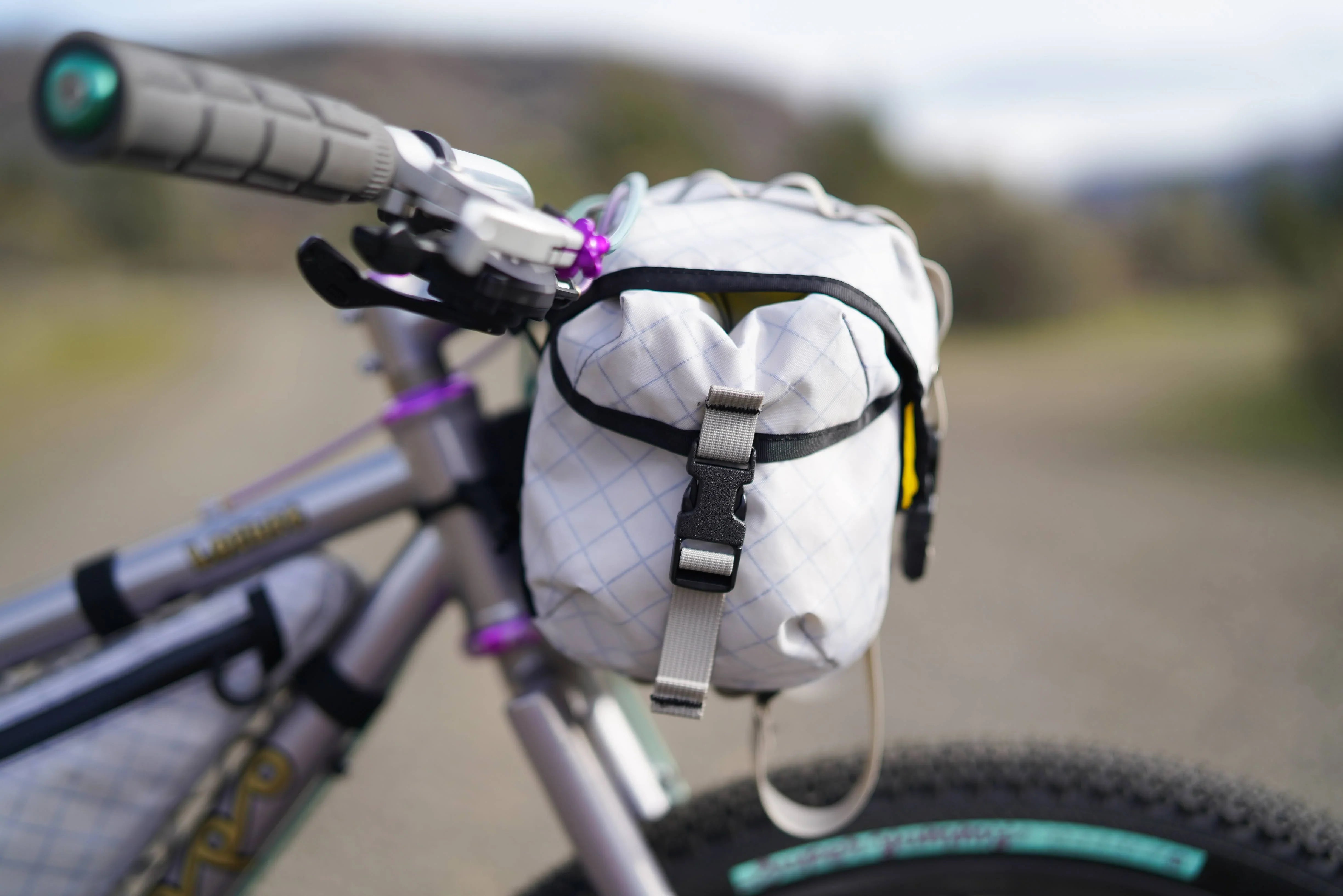 SIMWORKS Voyageur Handlebar Bag