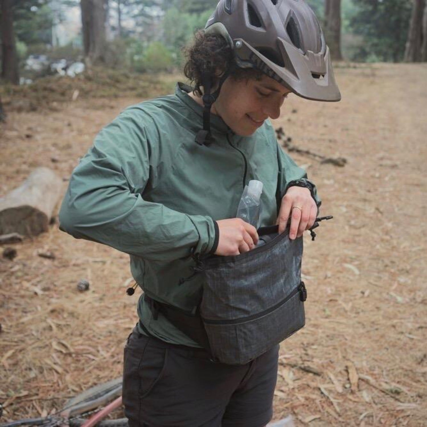 OUTER SHELL ADVENTURE Hip Slinger