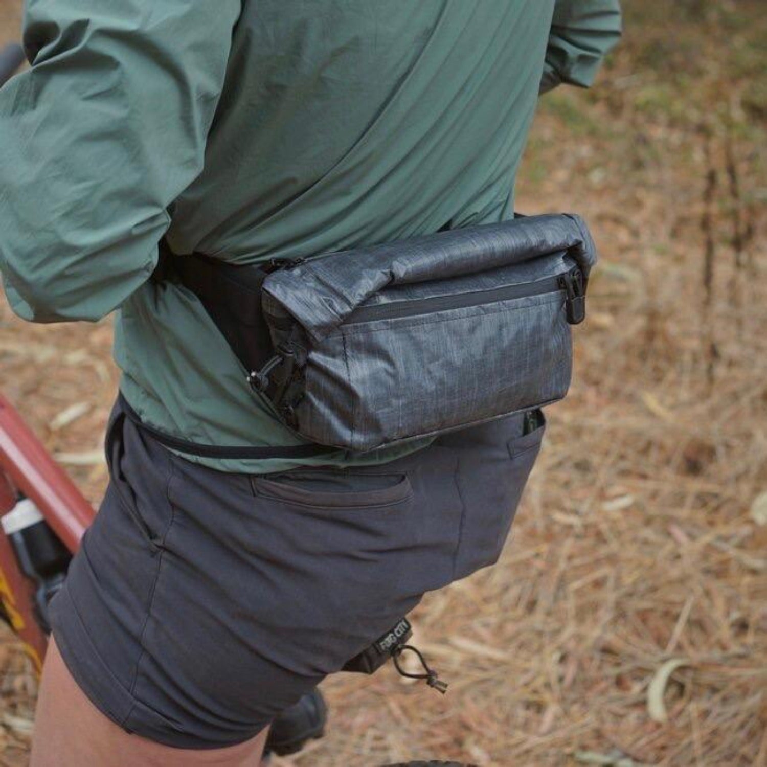 OUTER SHELL ADVENTURE Hip Slinger