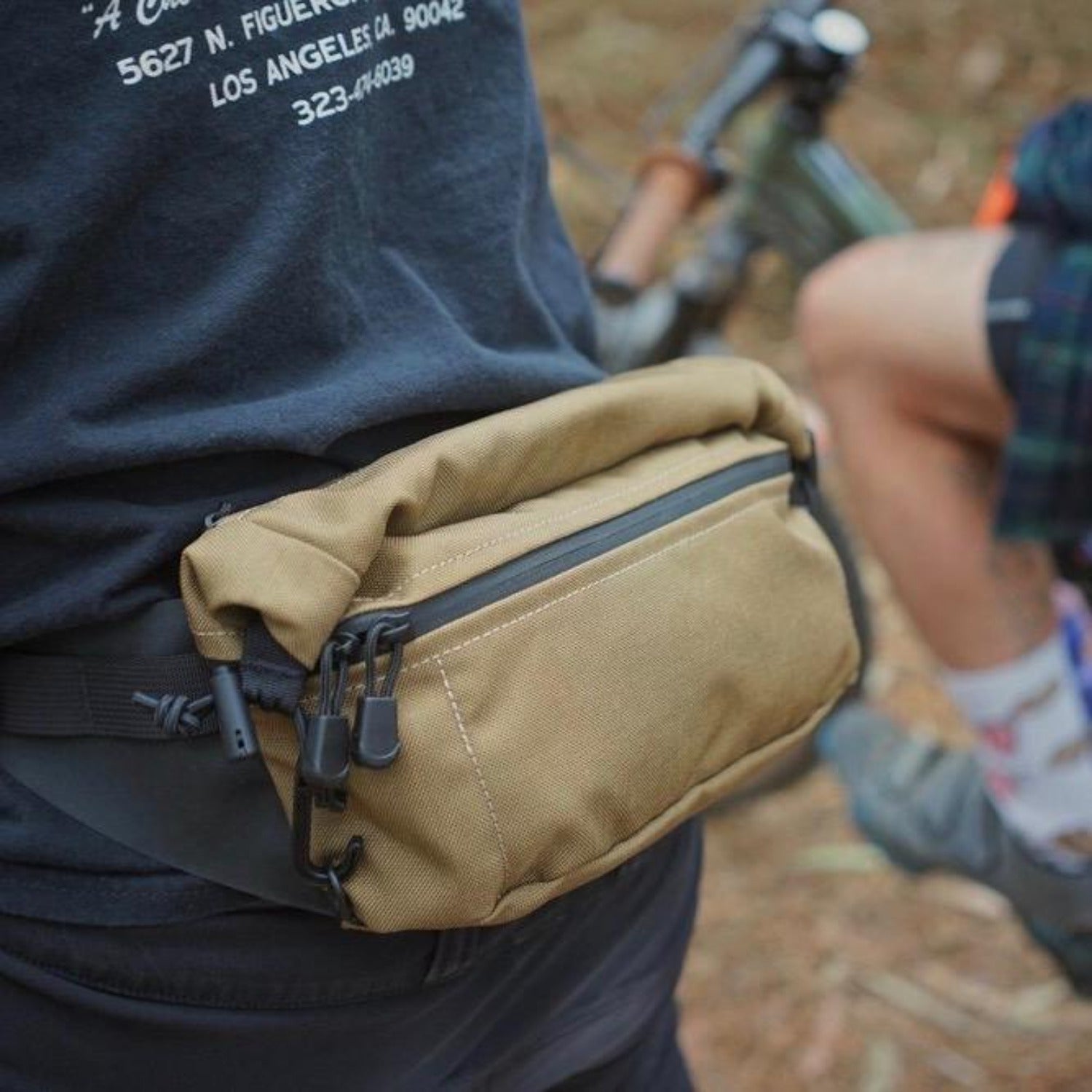 OUTER SHELL ADVENTURE Hip Slinger