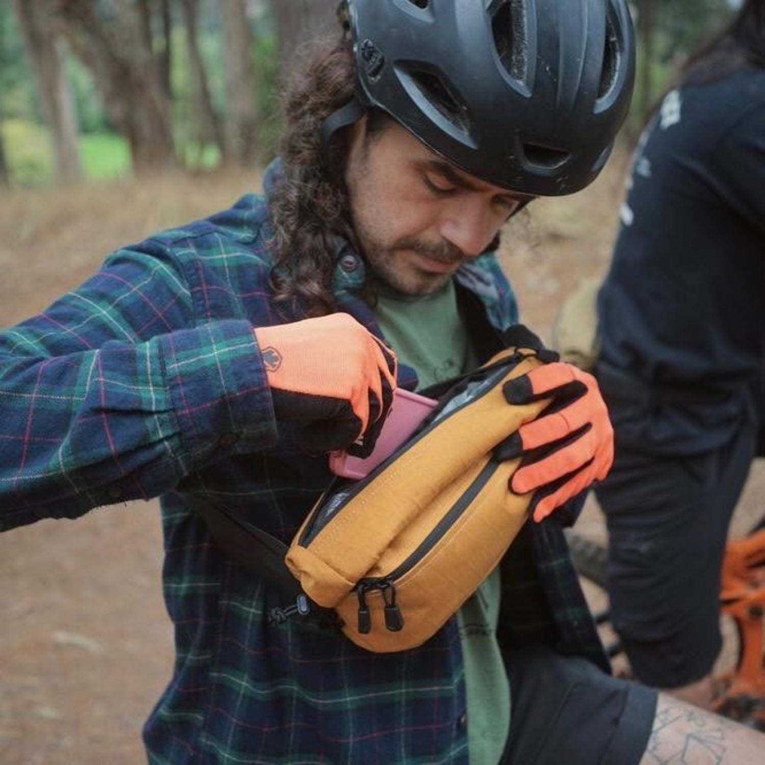 OUTER SHELL ADVENTURE Hip Slinger