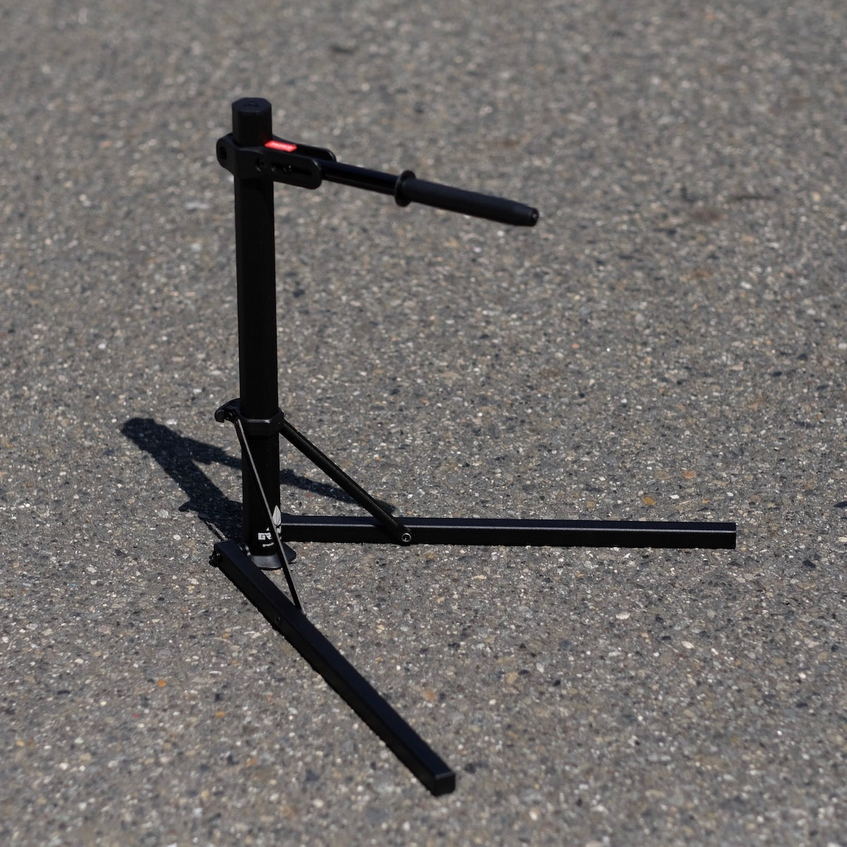 GRANITE DESIGN Hex Stand