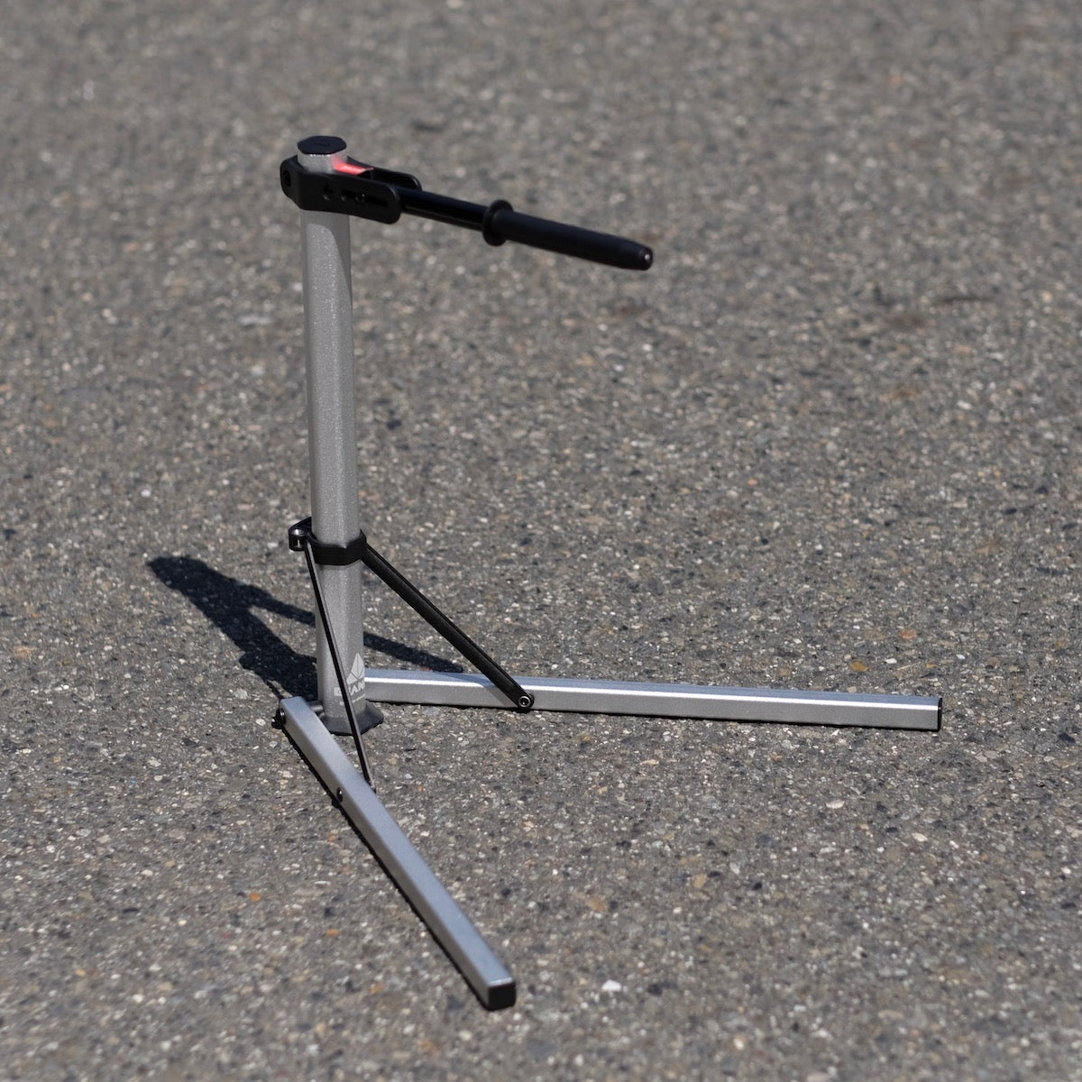 GRANITE DESIGN Hex Stand