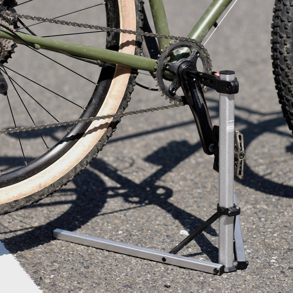 GRANITE DESIGN Hex Stand