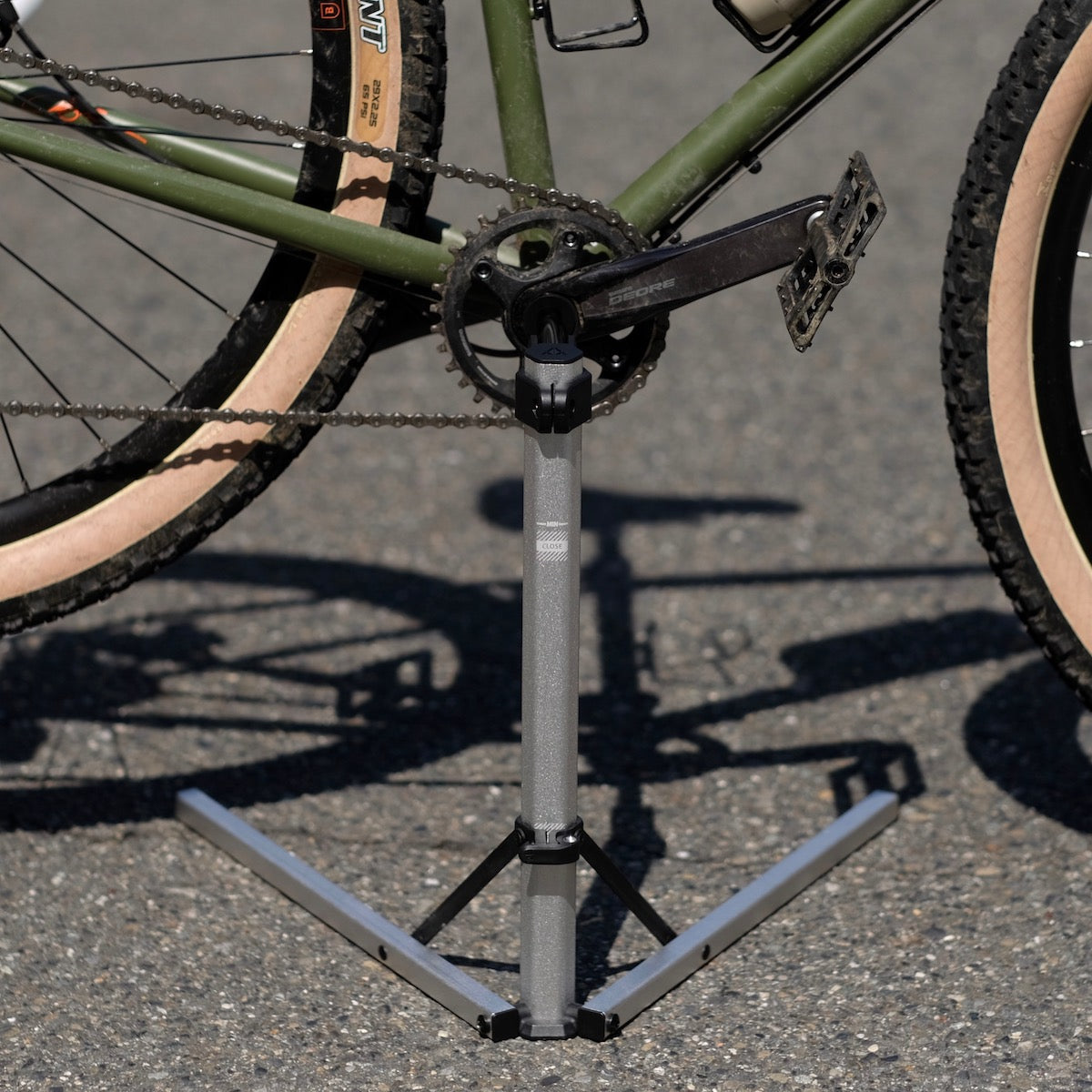 GRANITE DESIGN Hex Stand