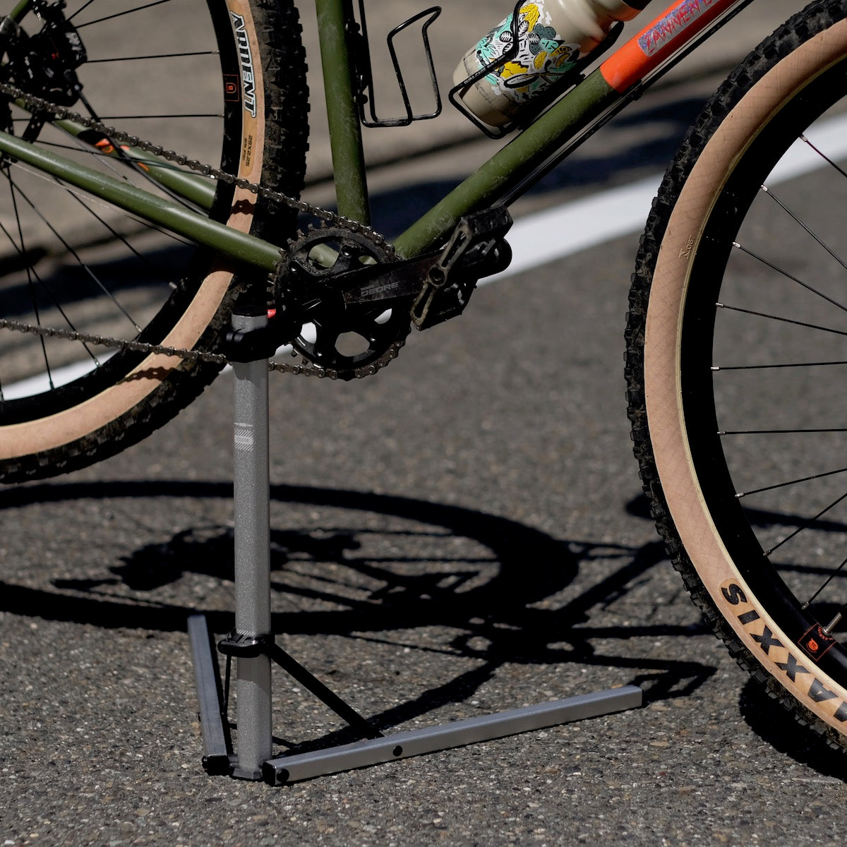 GRANITE DESIGN Hex Stand