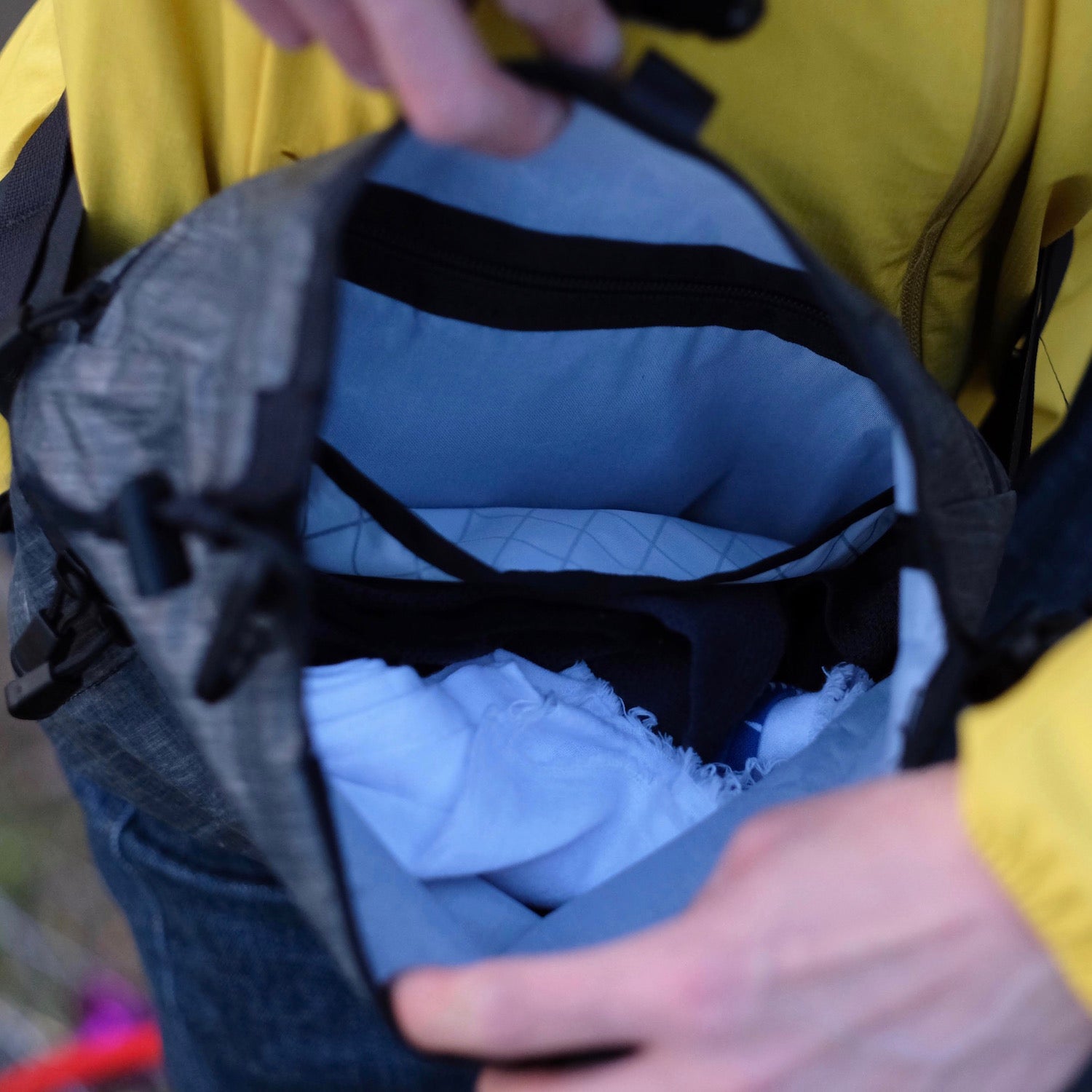 OUTER SHELL ADVENTURE Hip Slinger
