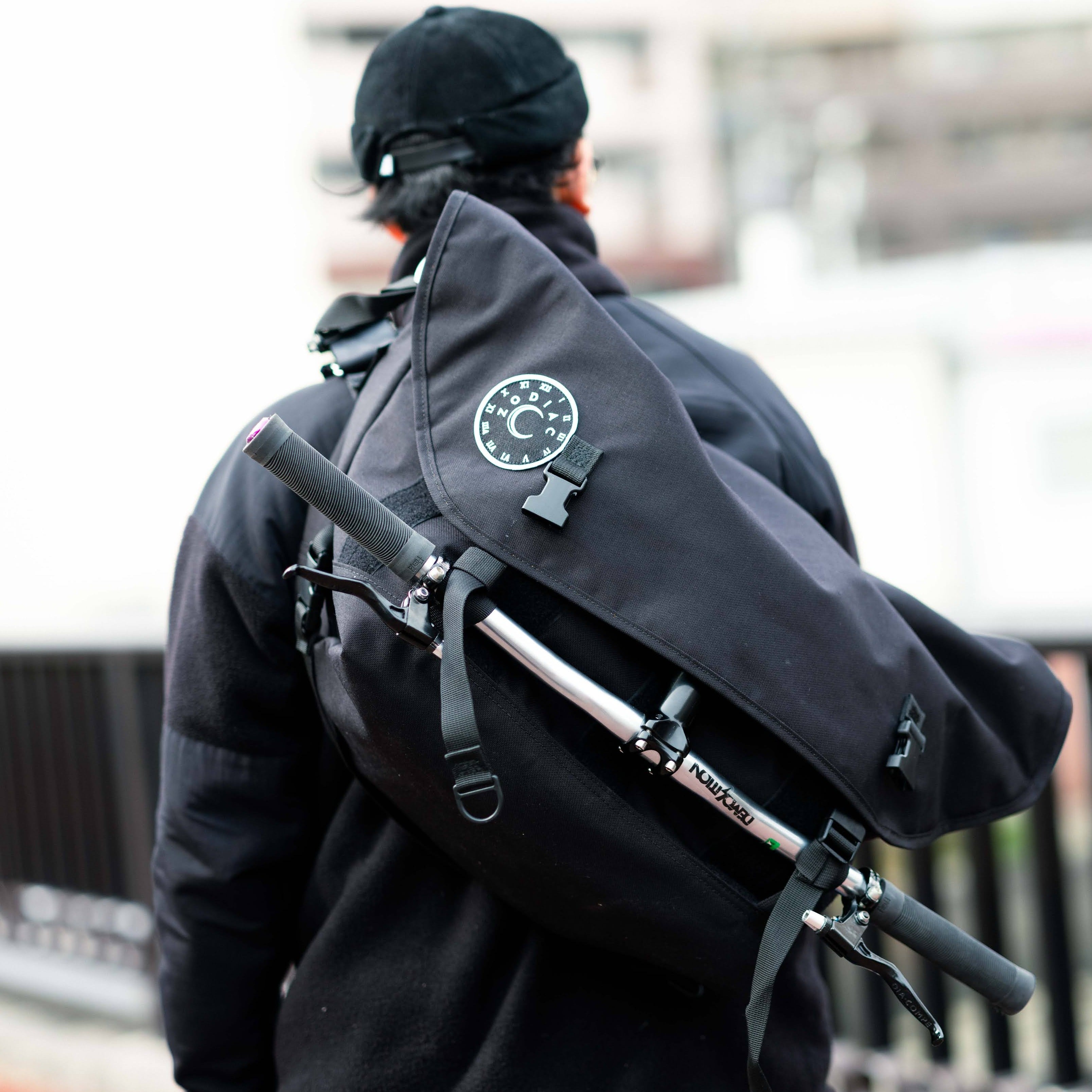 ZODIAC BAGGAGE Sling Messenger Bag / Large 2025