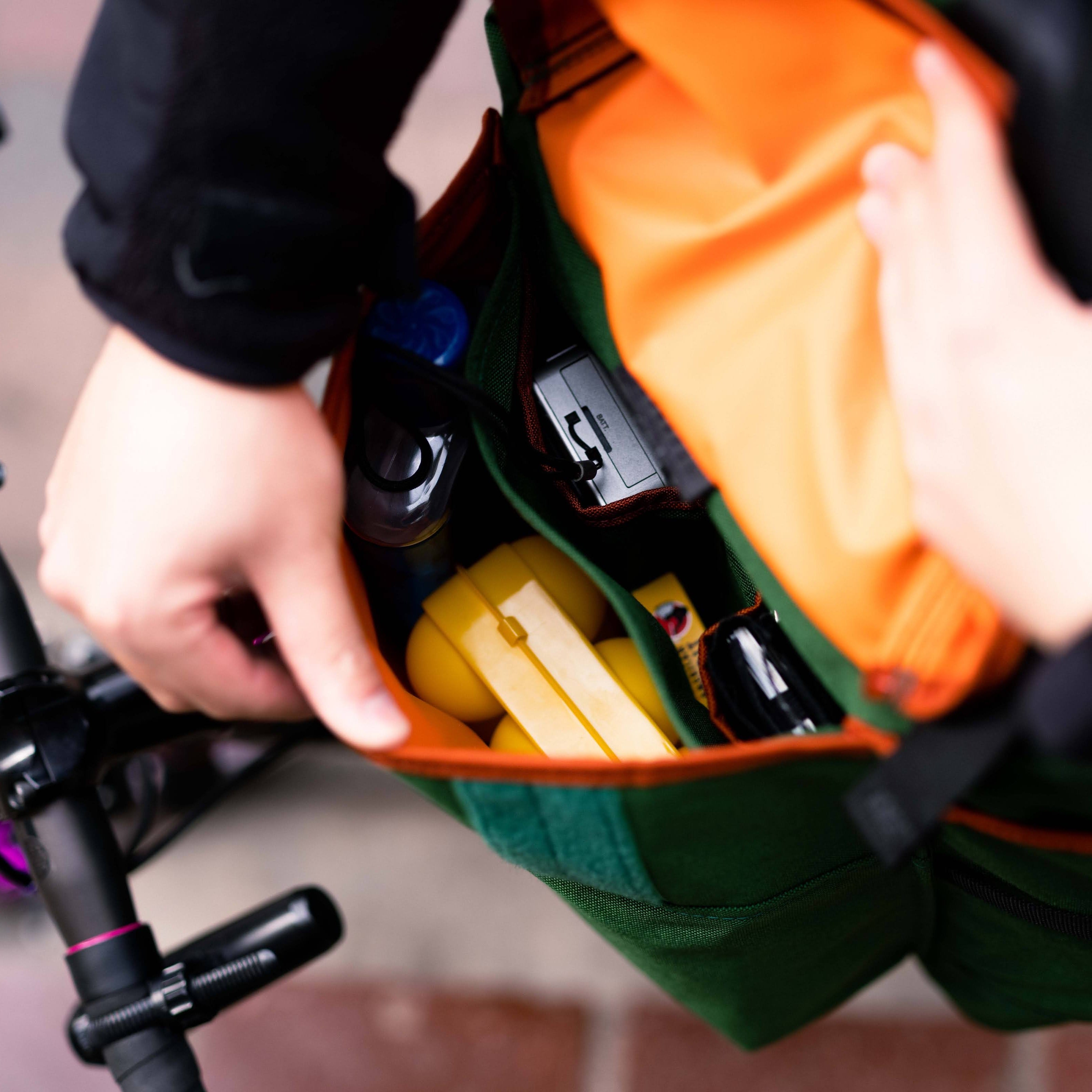 ZODIAC BAGGAGE Roll Top Messenger Bag / Medium 2025