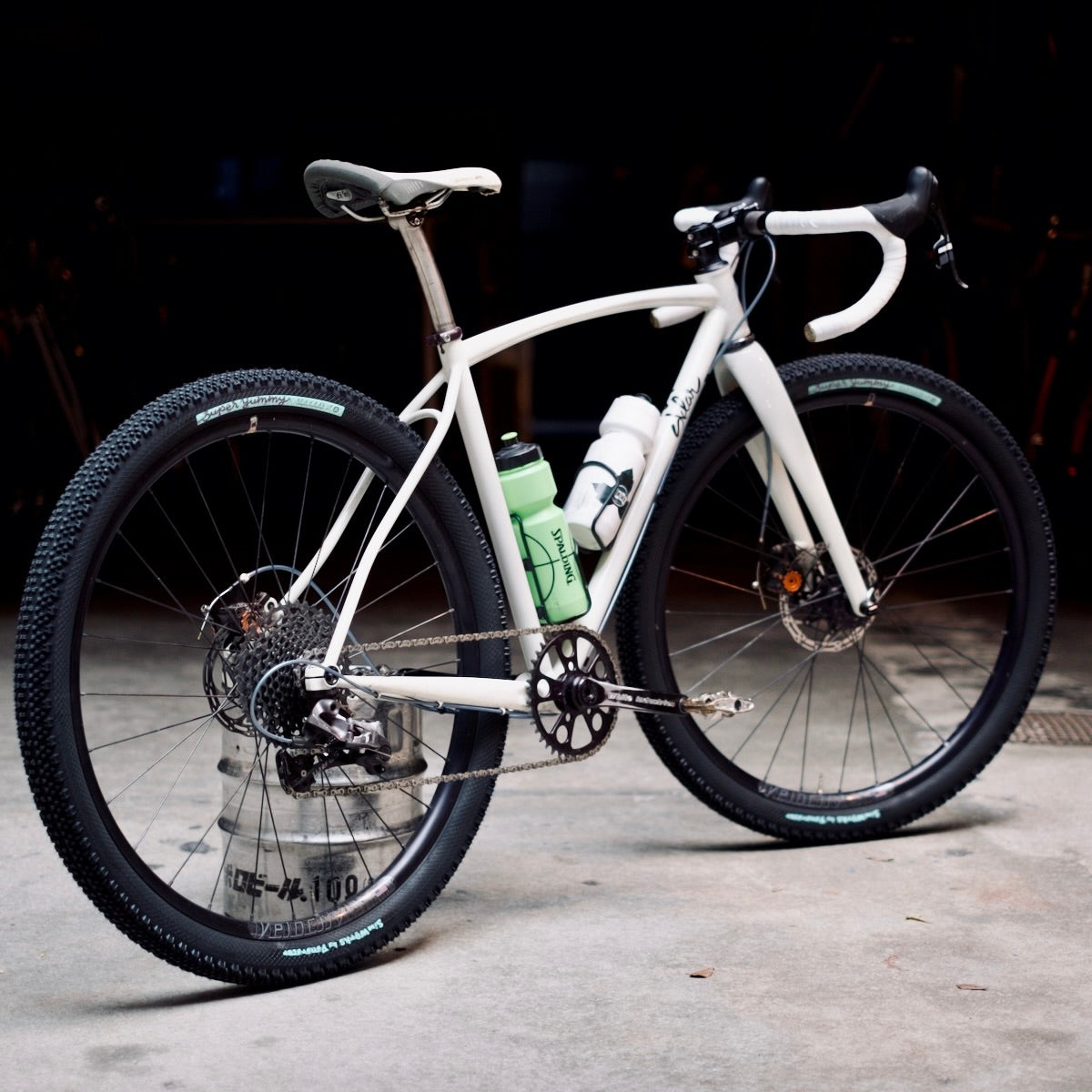 SIMWORKS Super Yummy Tire 27.5"