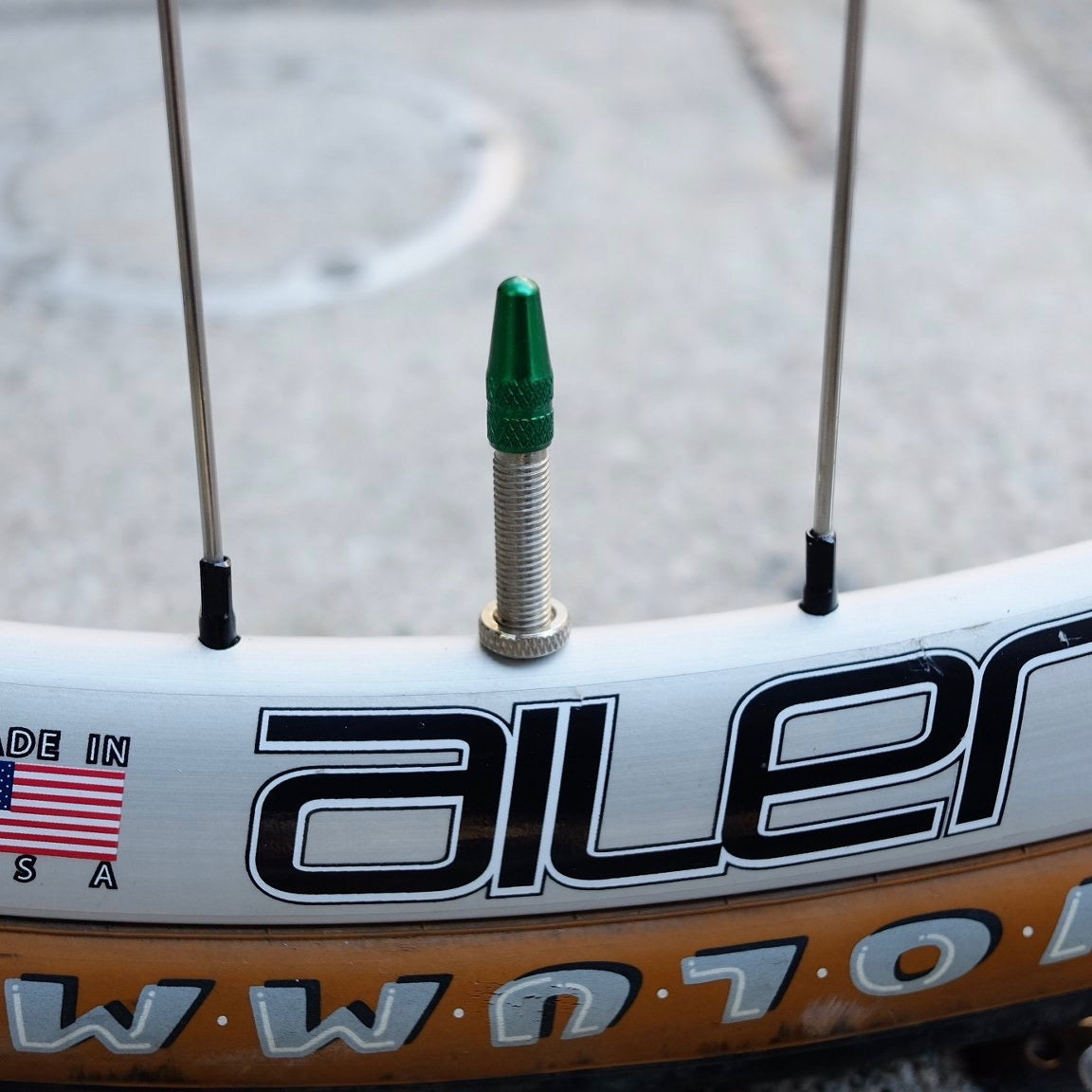 CIRCLES ORIGINAL Color aluminum valve cap