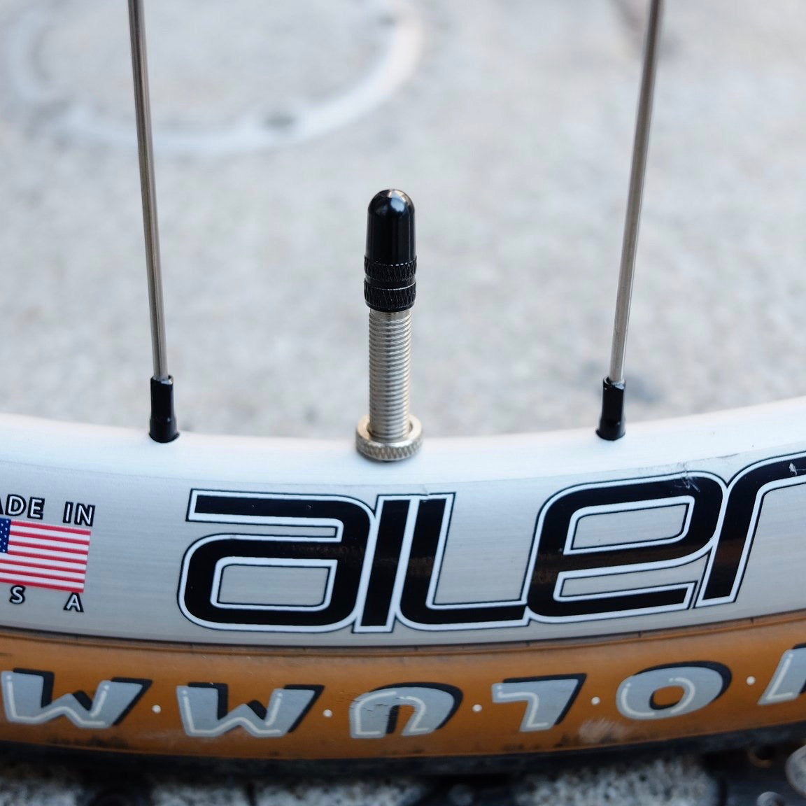 CIRCLES ORIGINAL Color aluminum valve cap