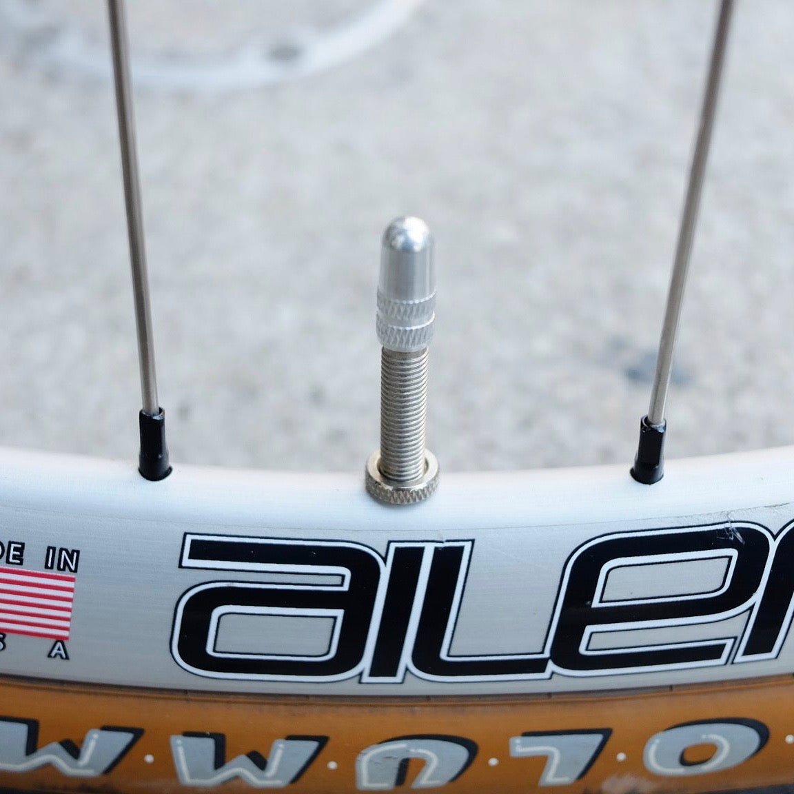 CIRCLES ORIGINAL Color aluminum valve cap