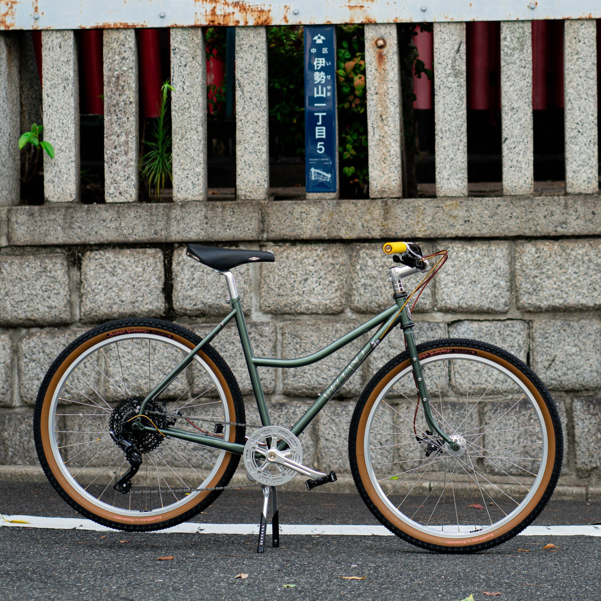 VELO ORANGE Polyvalent Low Kicker Circles Original Complete Bike