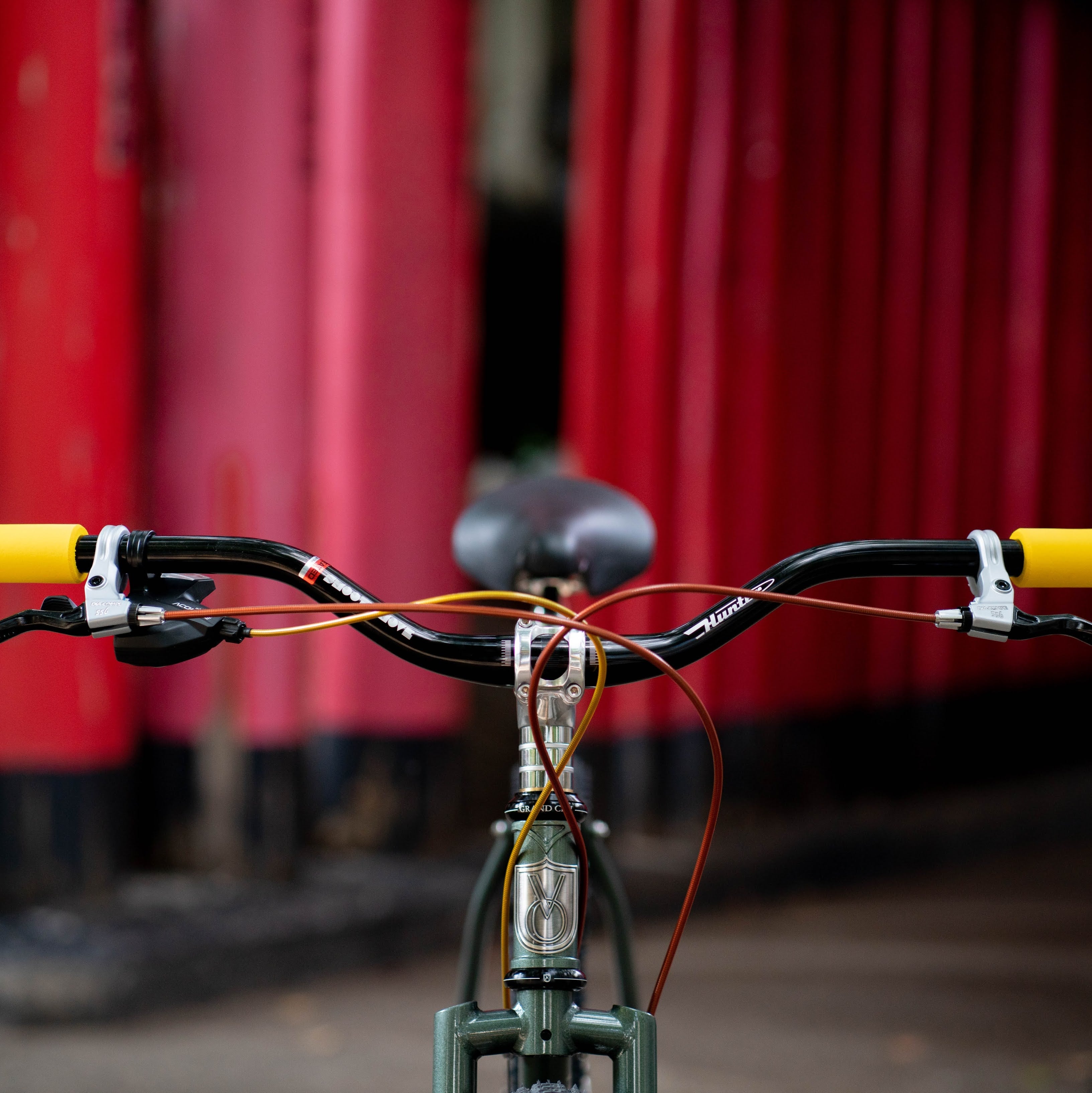 VELO ORANGE Polyvalent Low Kicker Circles Original Complete Bike
