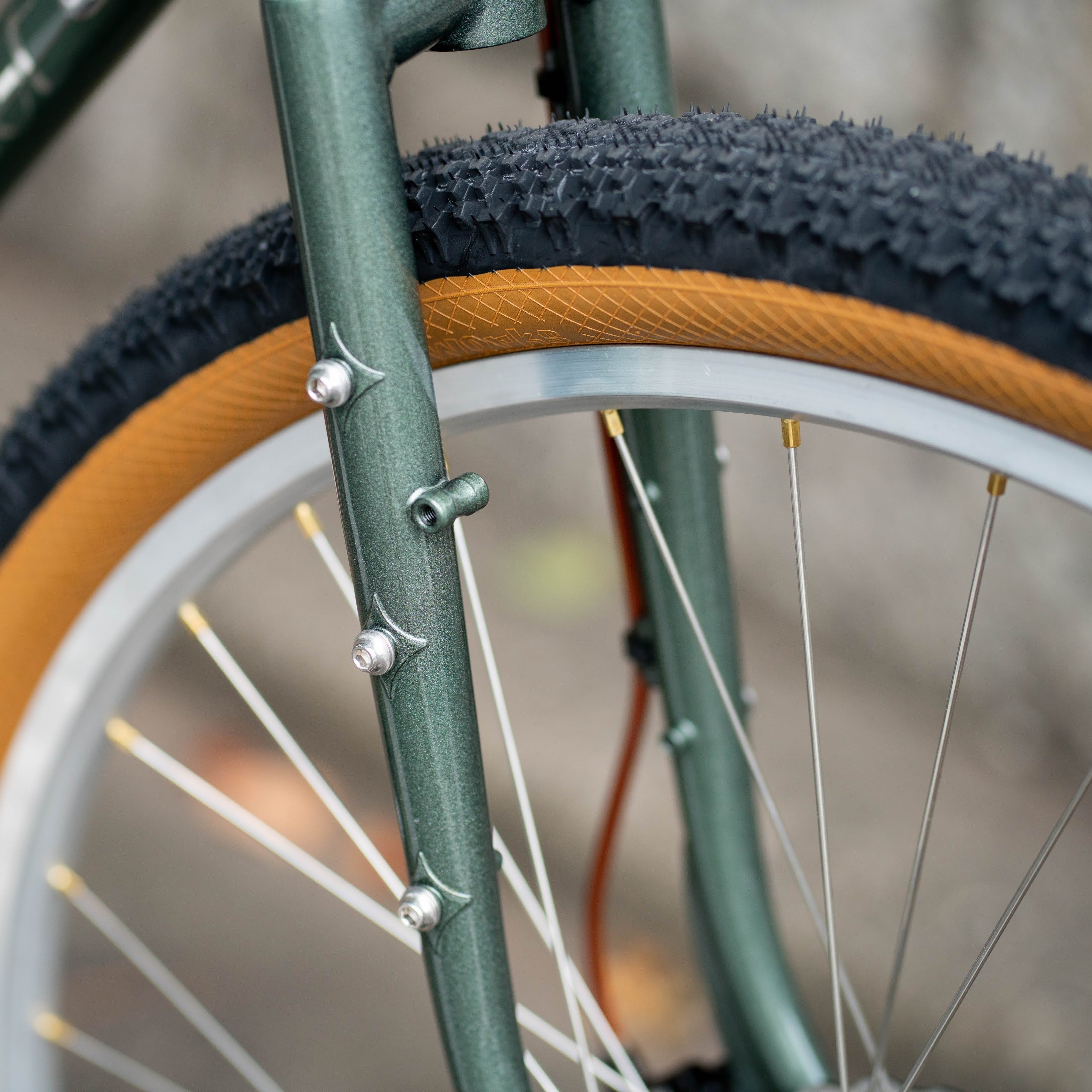 VELO ORANGE Polyvalent Low Kicker Circles Original Complete Bike