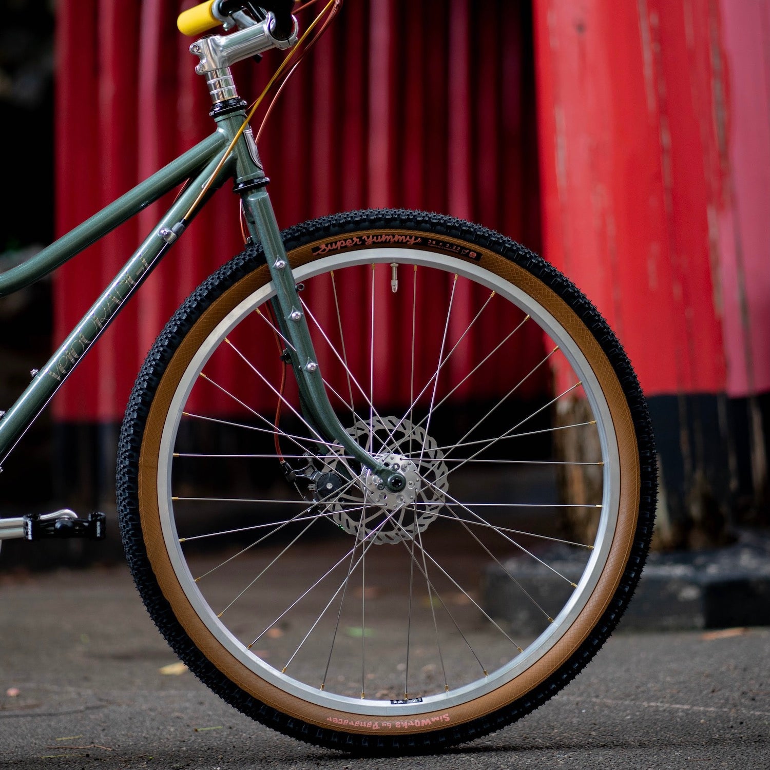 SIMWORKS Super Yummy Tire 26"