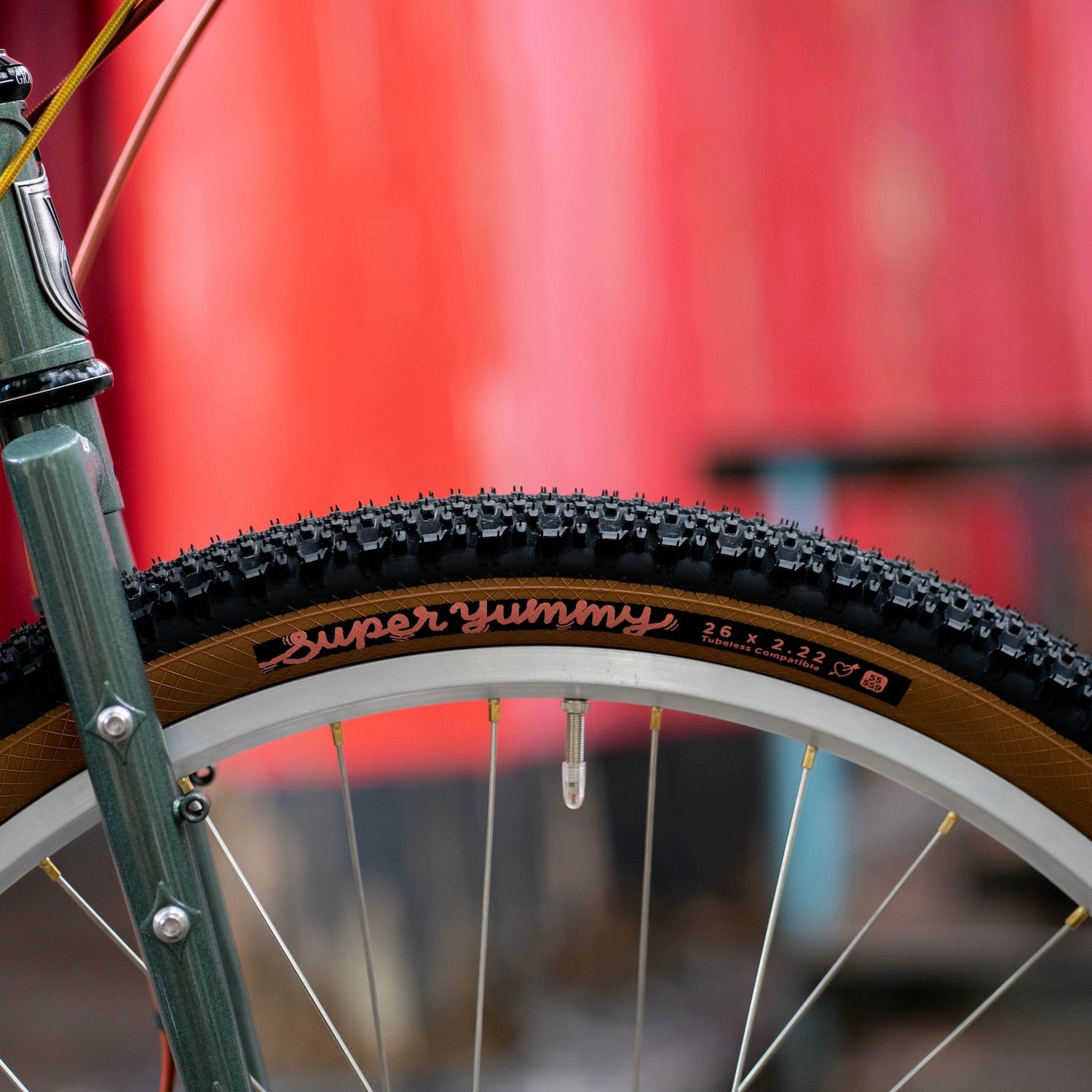 SIMWORKS Super Yummy Tire 26"