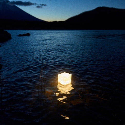 CARRY THE SUN Solar Light