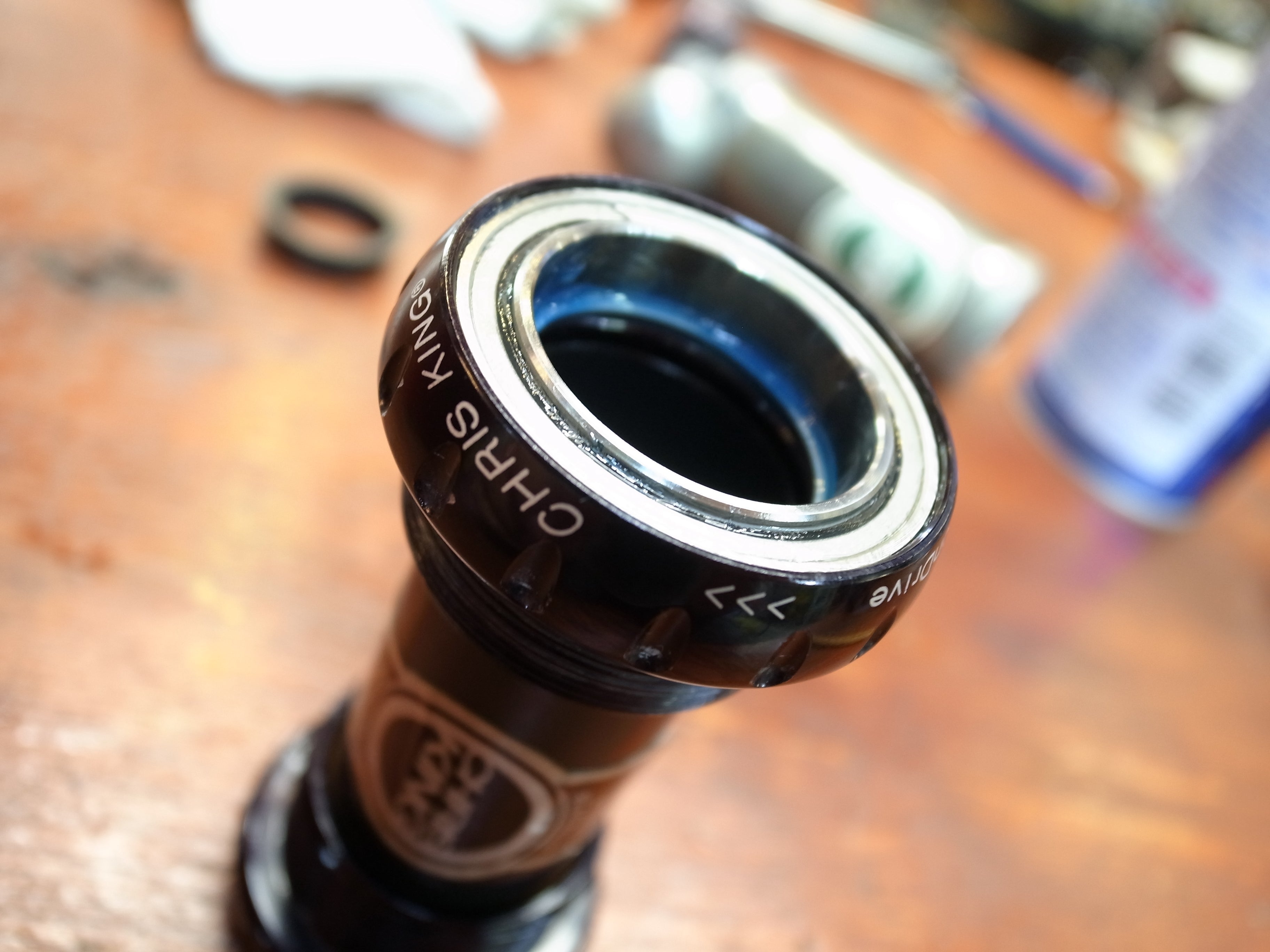 【PIT TIPS】CK、翼を授ける– ChrisKing BB overhaul –