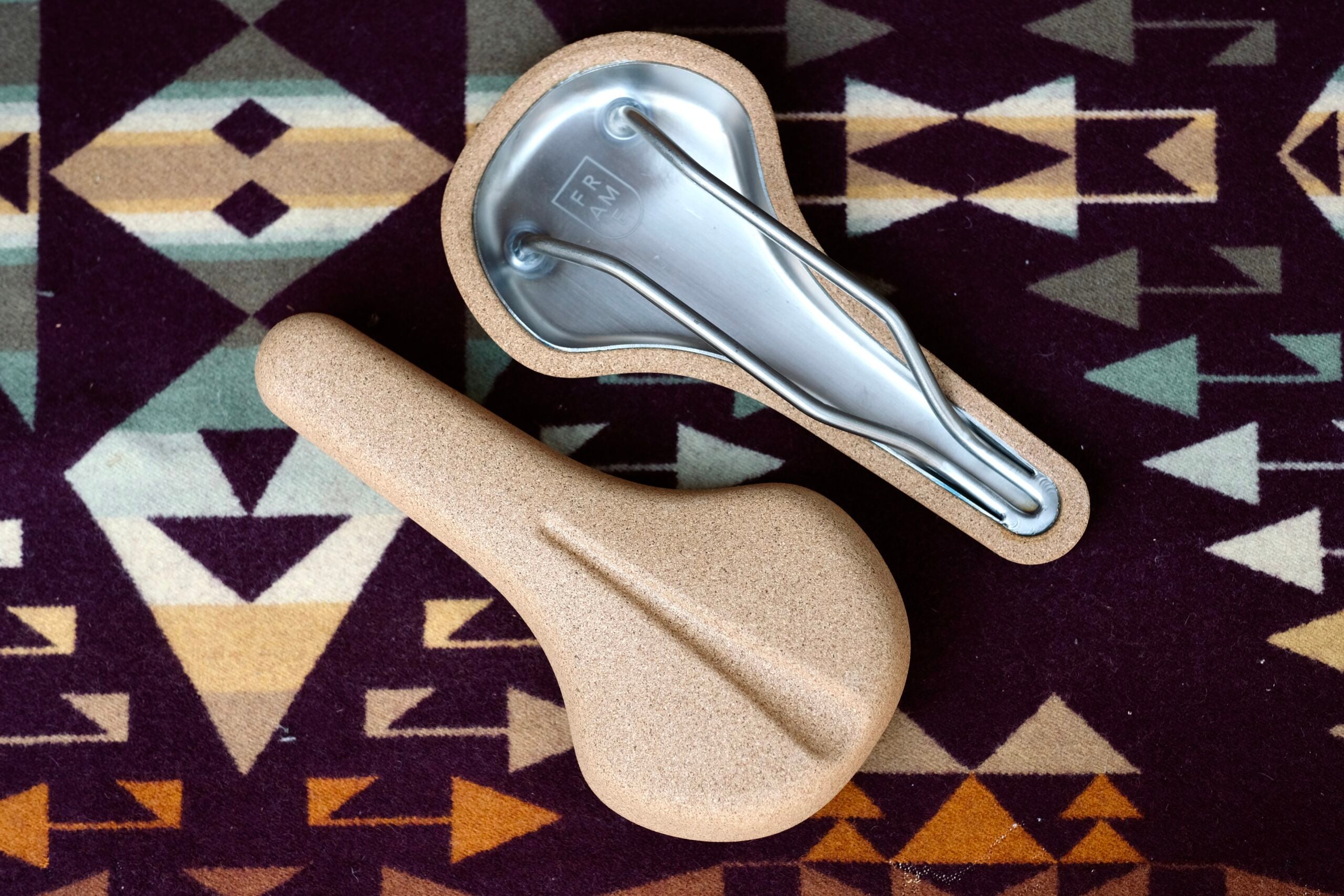 【新製品情報】FRAME CYCLES Cork And Titanium Saddle