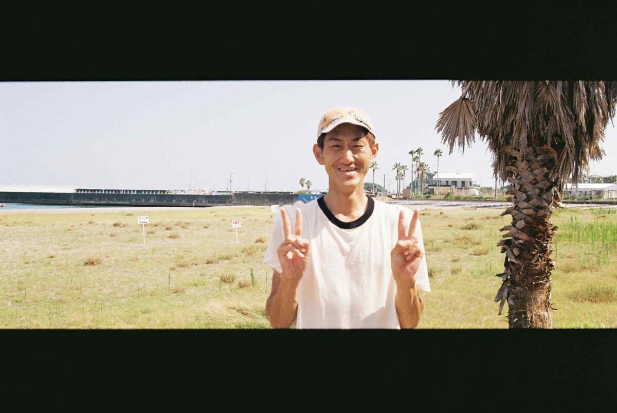 【#BIKEto前原横渚海岸】ウォールアートな壁を背に、ピースで語る夏模様