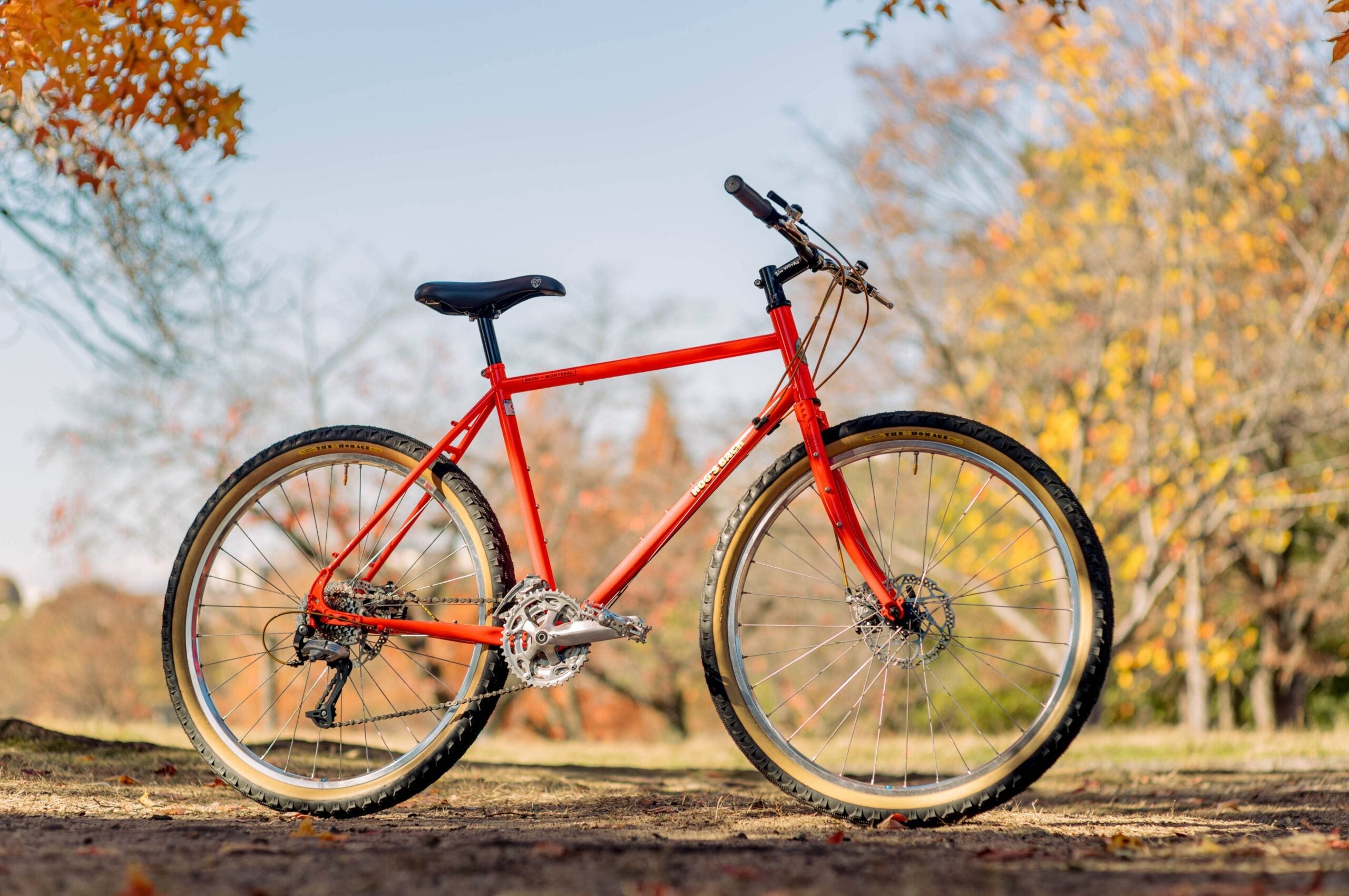 【BASSI BIKES】日々の延長線がライドに広がる、Hog’s Backという選択。