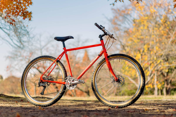 【BASSI BIKES】日々の延長線がライドに広がる、Hog’s Backという選択。