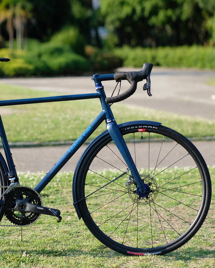 BLACK CAT / Sportif Racer with Volummy Black